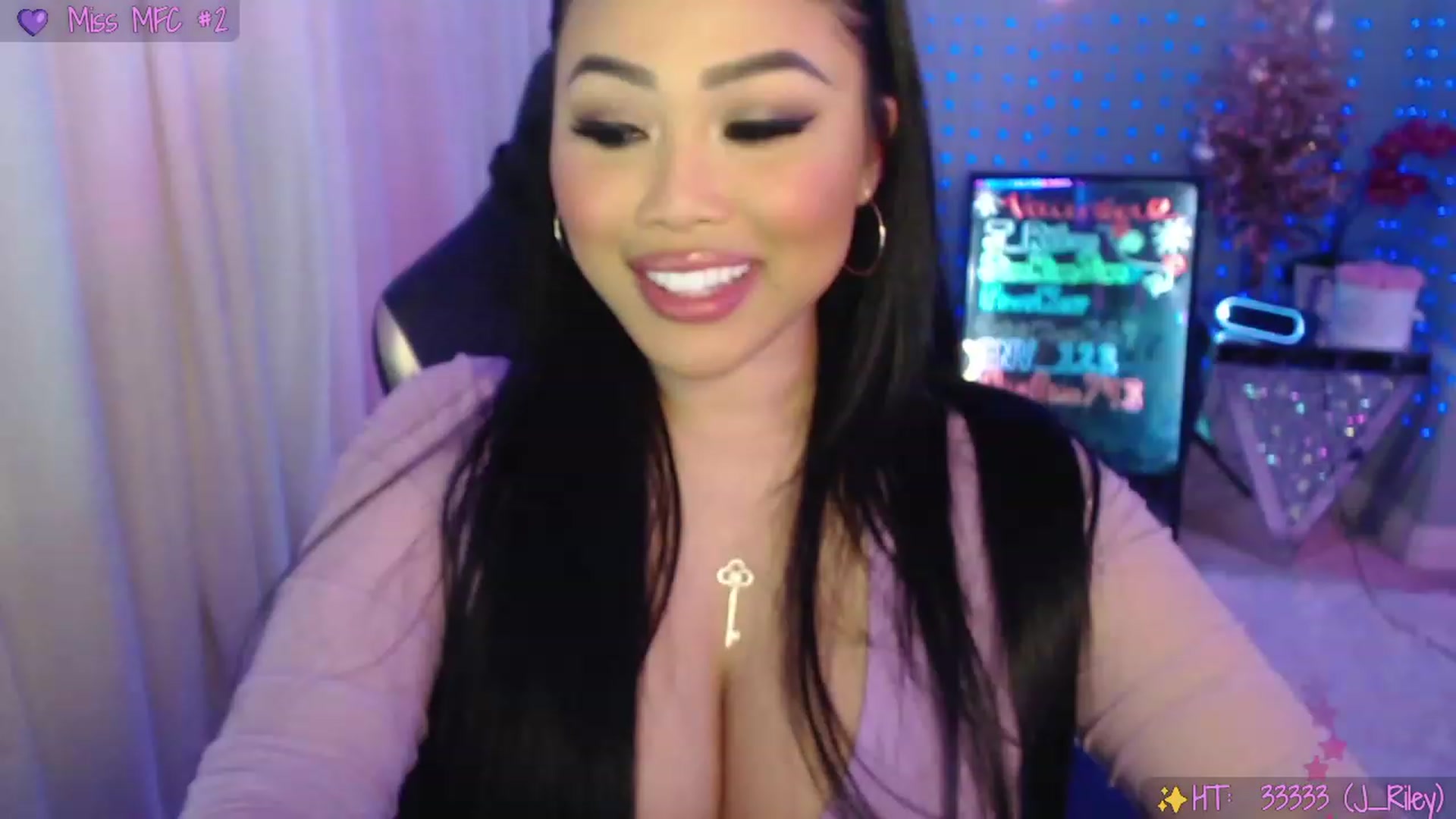 Gallery image thumbnail from SinCityVEE's myfreecams stream on, 12/17/2023, 08:08 image 11 of 20