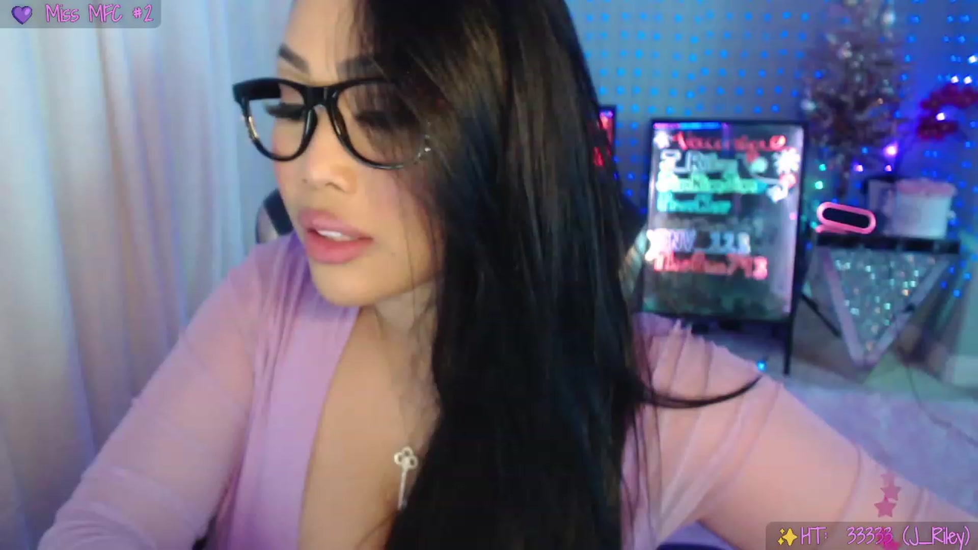 Gallery image thumbnail from SinCityVEE's myfreecams stream on, 12/17/2023, 08:08 image 16 of 20