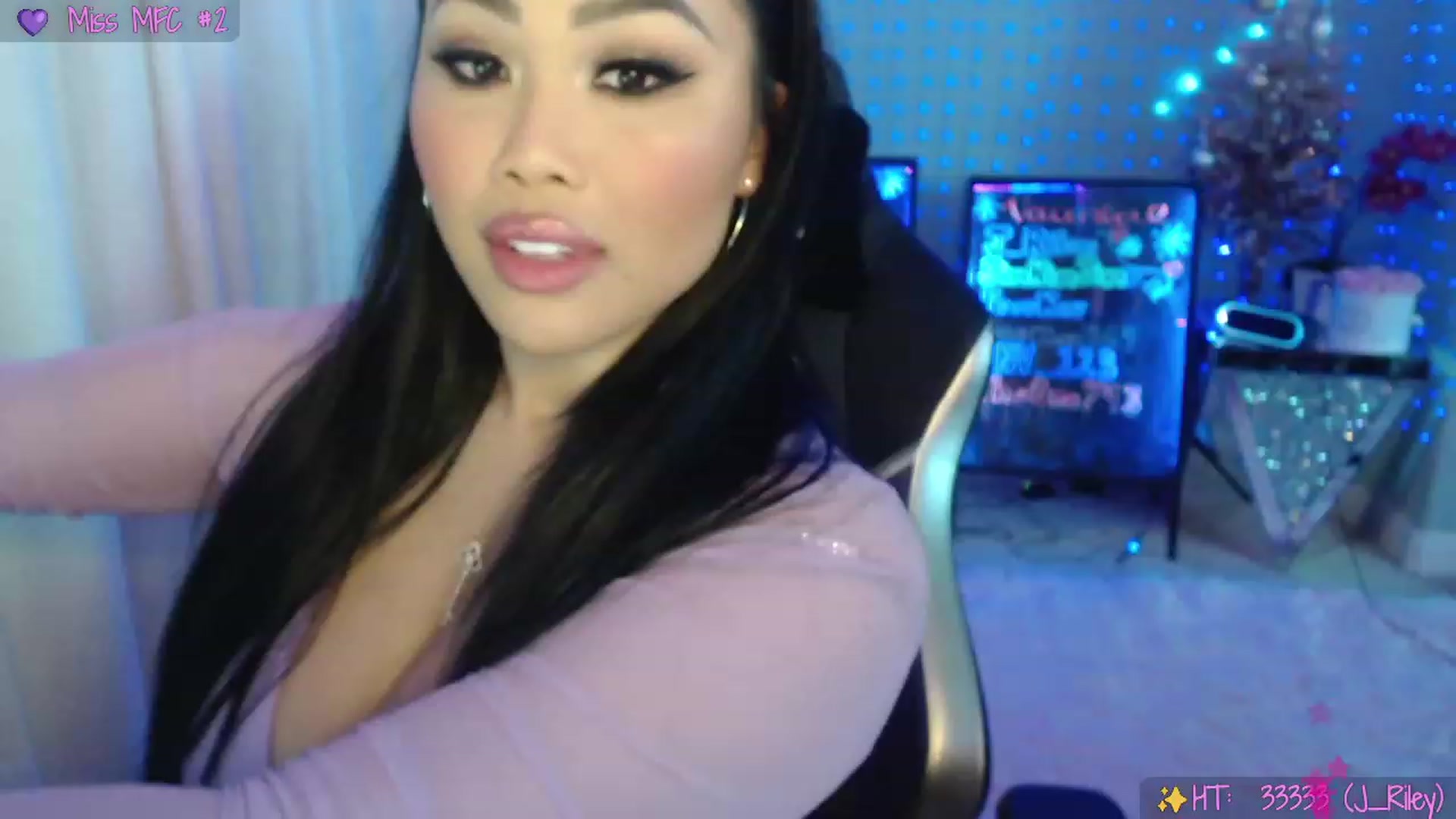 Gallery image thumbnail from SinCityVEE's myfreecams stream on, 12/17/2023, 08:08 image 12 of 20