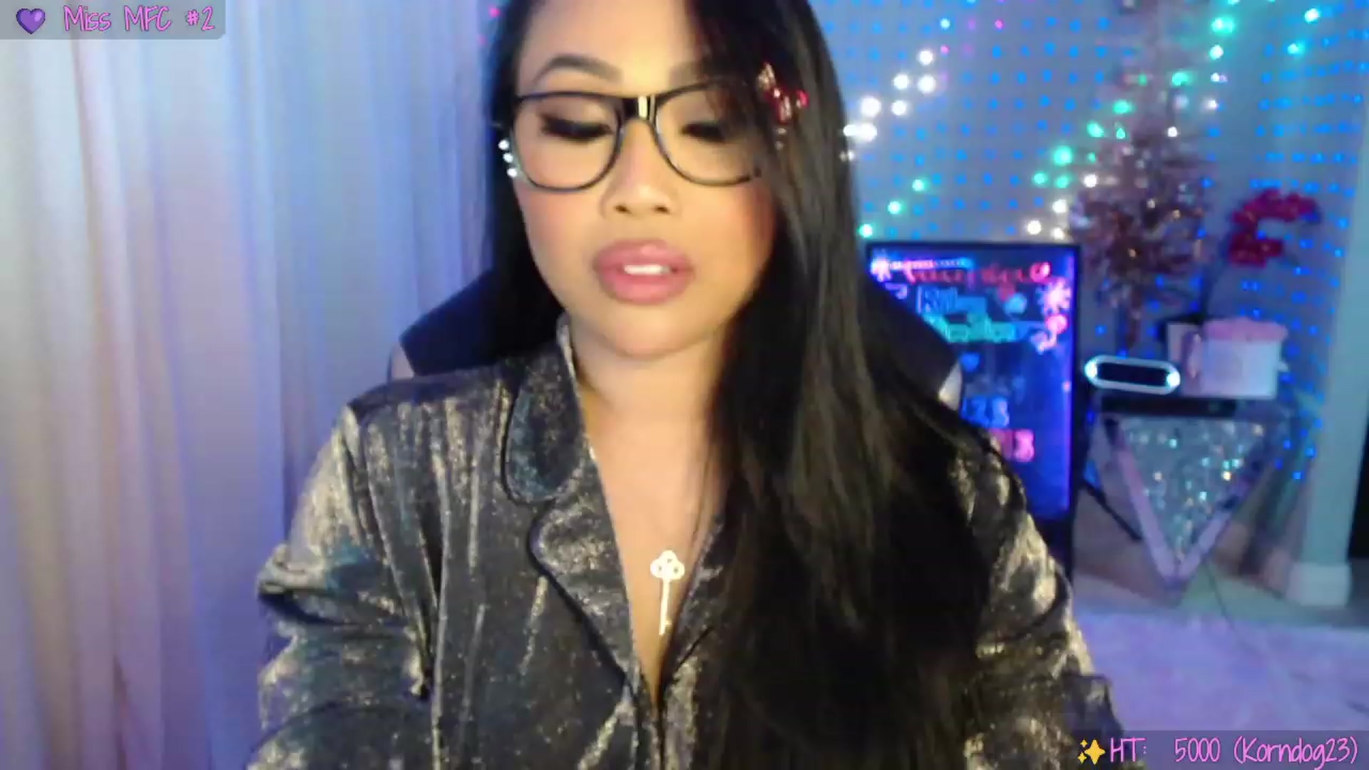 Gallery image thumbnail from SinCityVEE's myfreecams stream on, 12/19/2023, 06:53 image 13 of 20