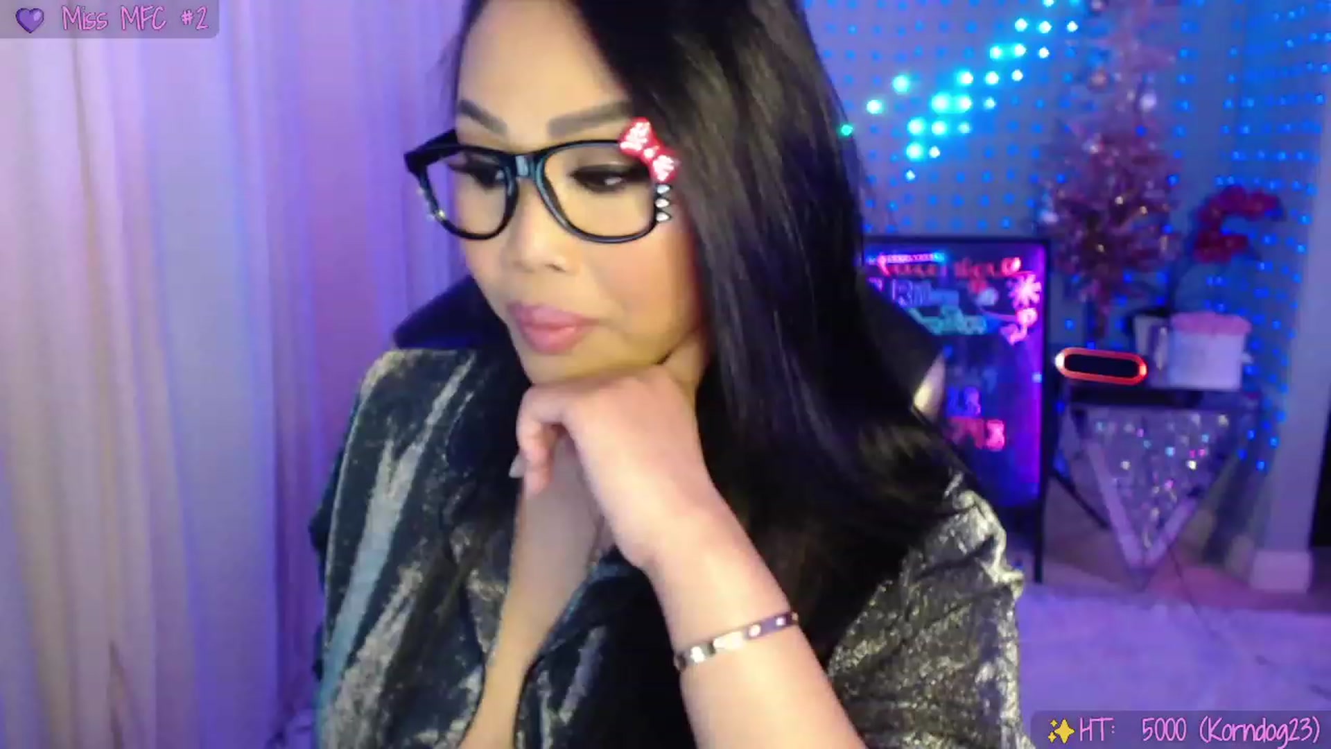 Gallery image thumbnail from SinCityVEE's myfreecams stream on, 12/19/2023, 06:53 image 8 of 20