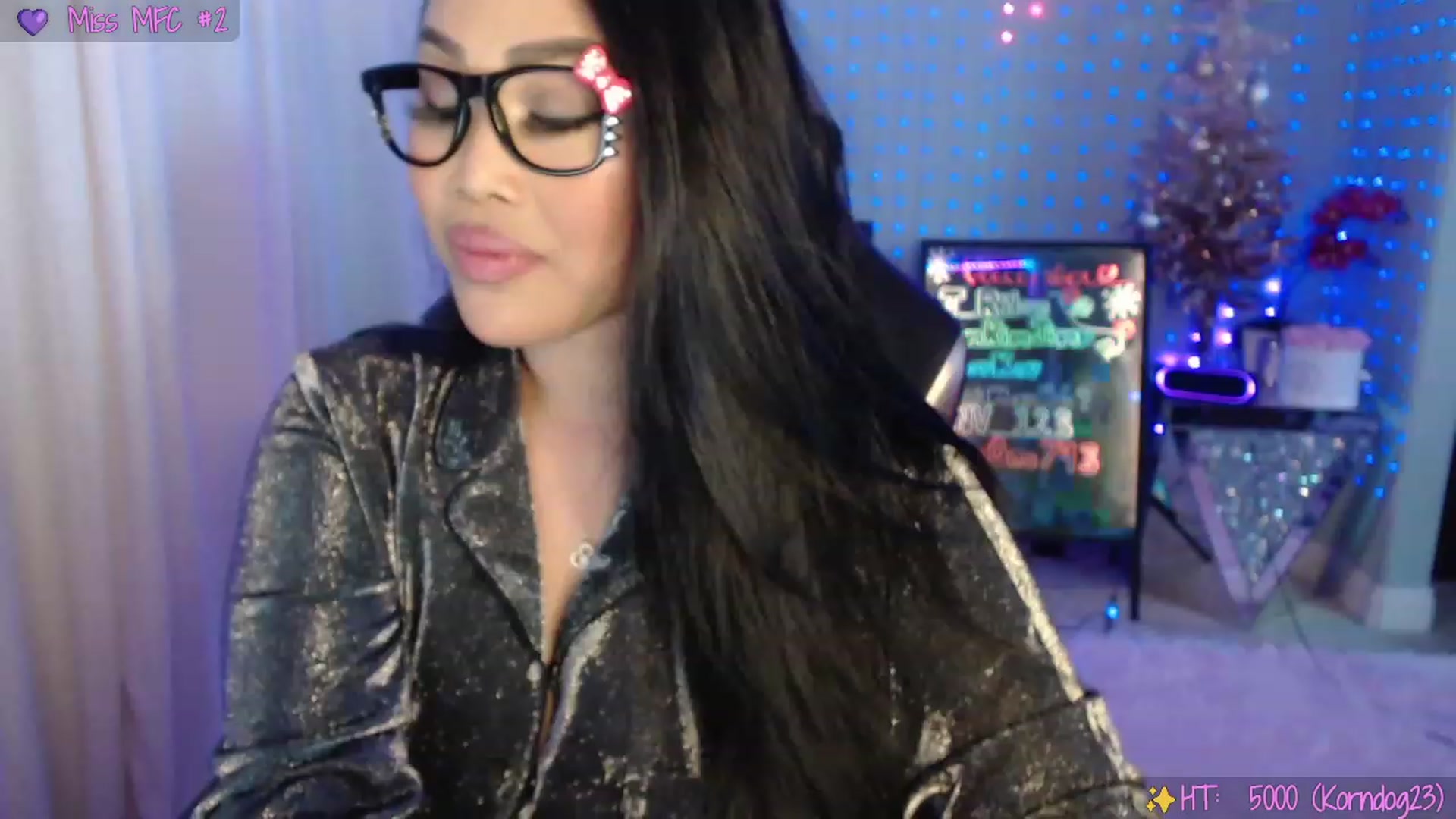 Gallery image thumbnail from SinCityVEE's myfreecams stream on, 12/19/2023, 06:53 image 17 of 20