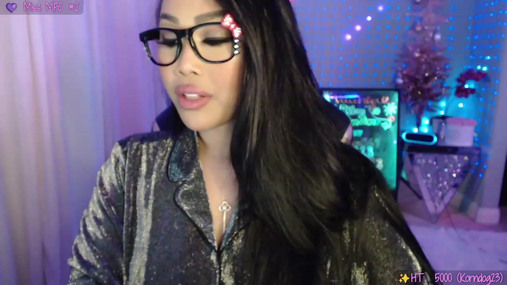 Gallery image thumbnail from SinCityVEE's myfreecams stream on, 12/19/2023, 06:53 image 14 of 20