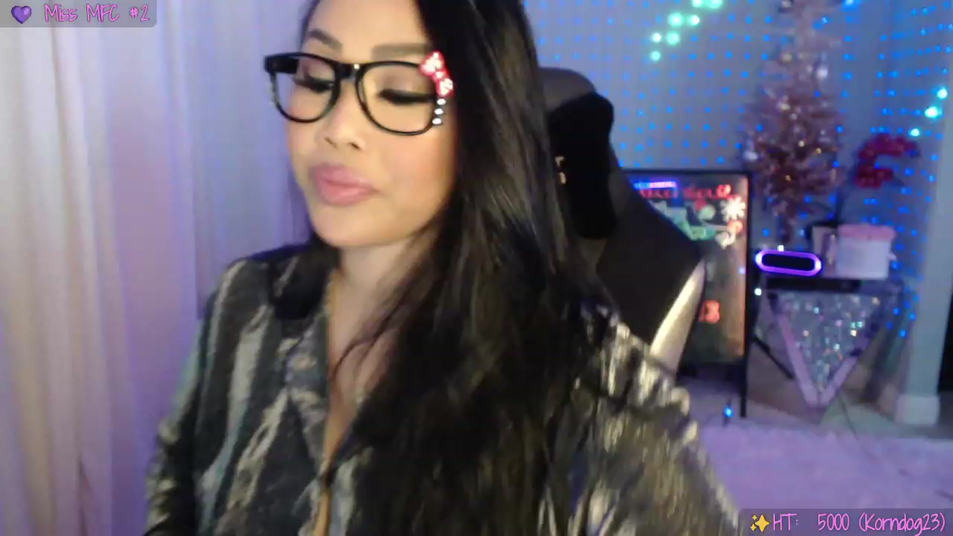 Gallery image thumbnail from SinCityVEE's myfreecams stream on, 12/19/2023, 06:53 image 7 of 20