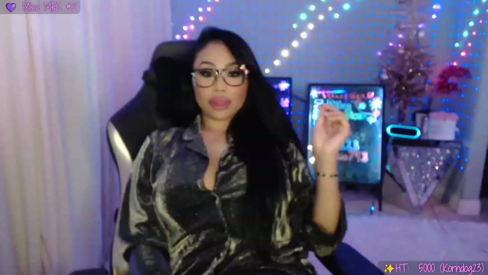 Gallery image thumbnail from SinCityVEE's myfreecams stream on, 12/19/2023, 06:53 image 18 of 20