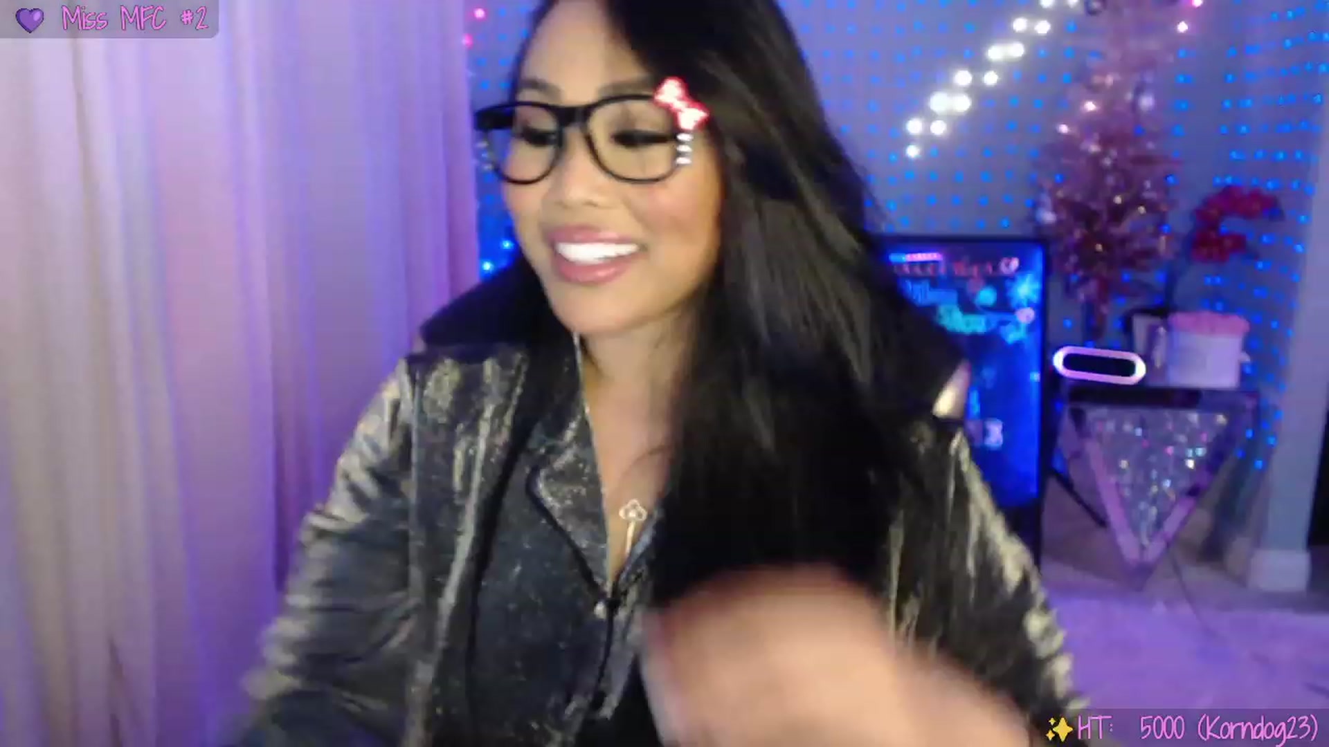 Gallery image thumbnail from SinCityVEE's myfreecams stream on, 12/19/2023, 06:53 image 11 of 20