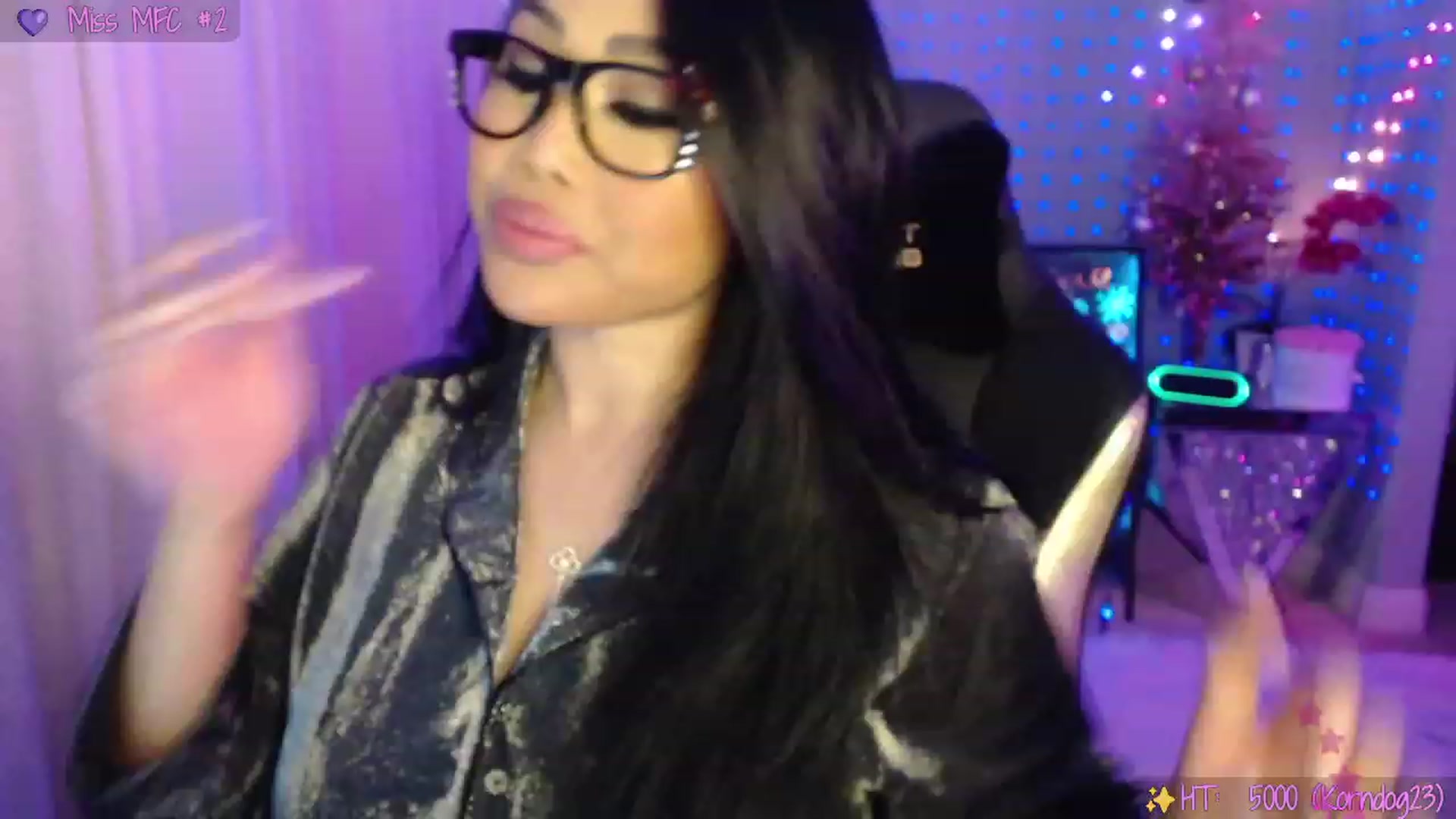 Gallery image thumbnail from SinCityVEE's myfreecams stream on, 12/19/2023, 06:53 image 4 of 20