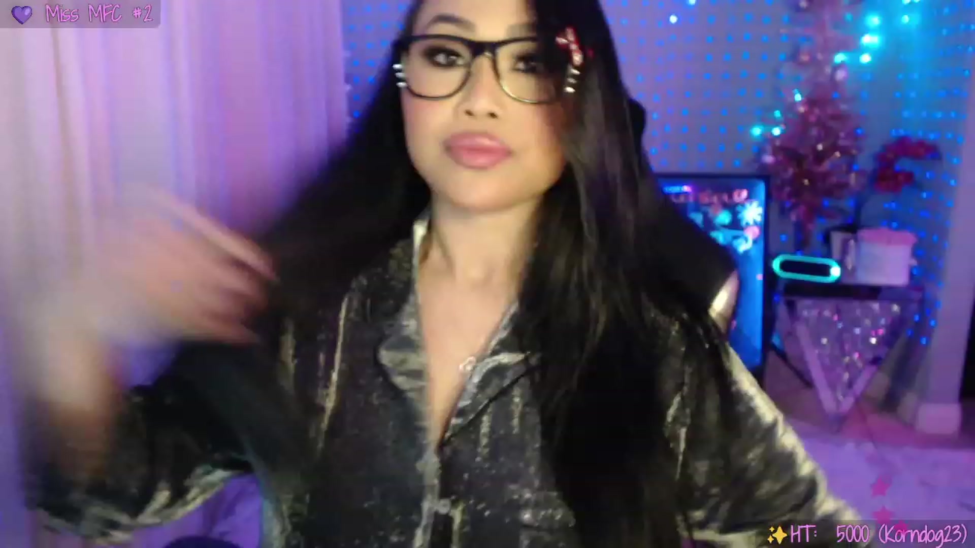 Gallery image thumbnail from SinCityVEE's myfreecams stream on, 12/19/2023, 06:53 image 6 of 20