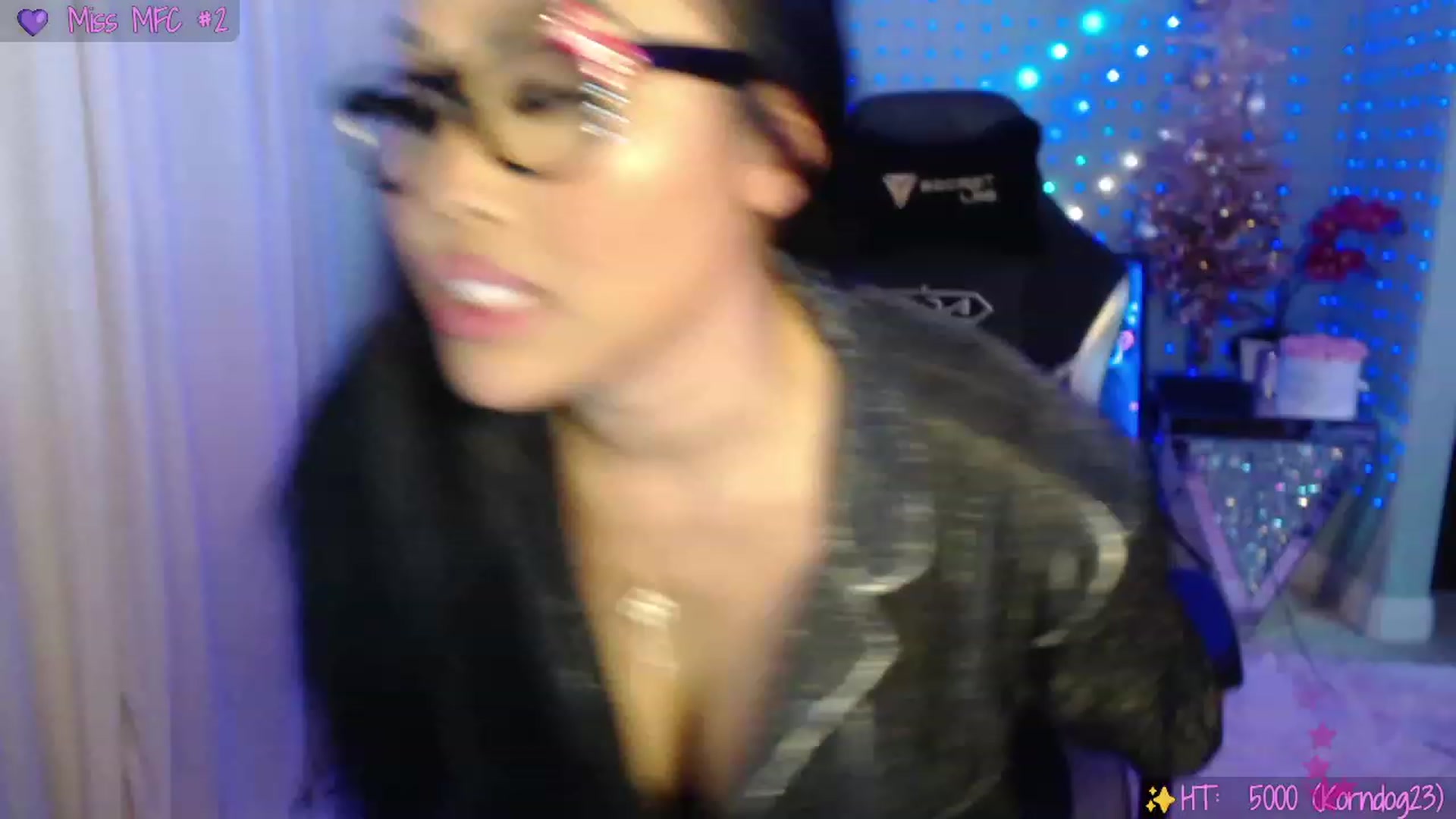 Gallery image thumbnail from SinCityVEE's myfreecams stream on, 12/19/2023, 06:53 image 19 of 20