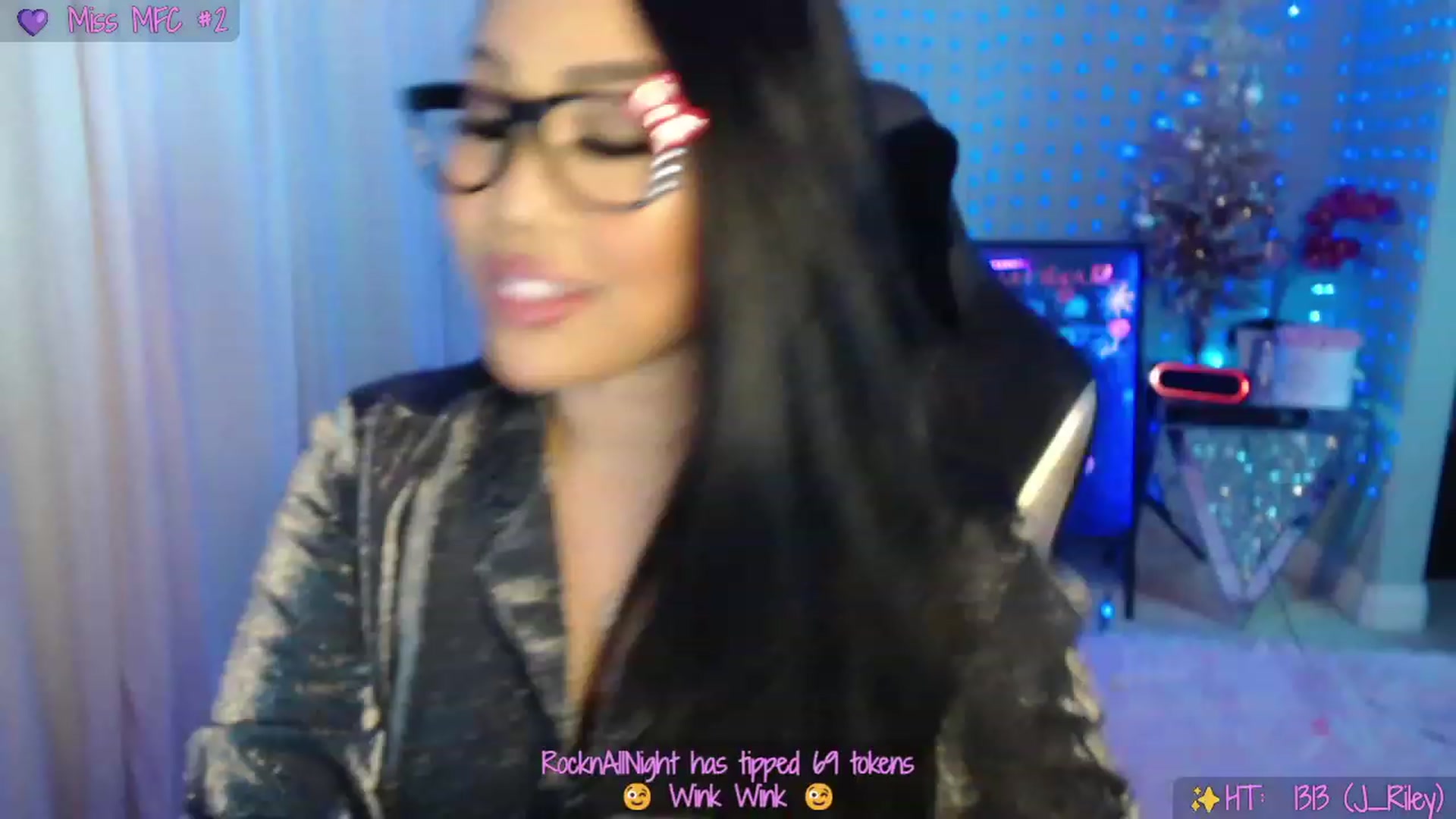 Gallery image thumbnail from SinCityVEE's myfreecams stream on, 12/19/2023, 06:53 image 3 of 20
