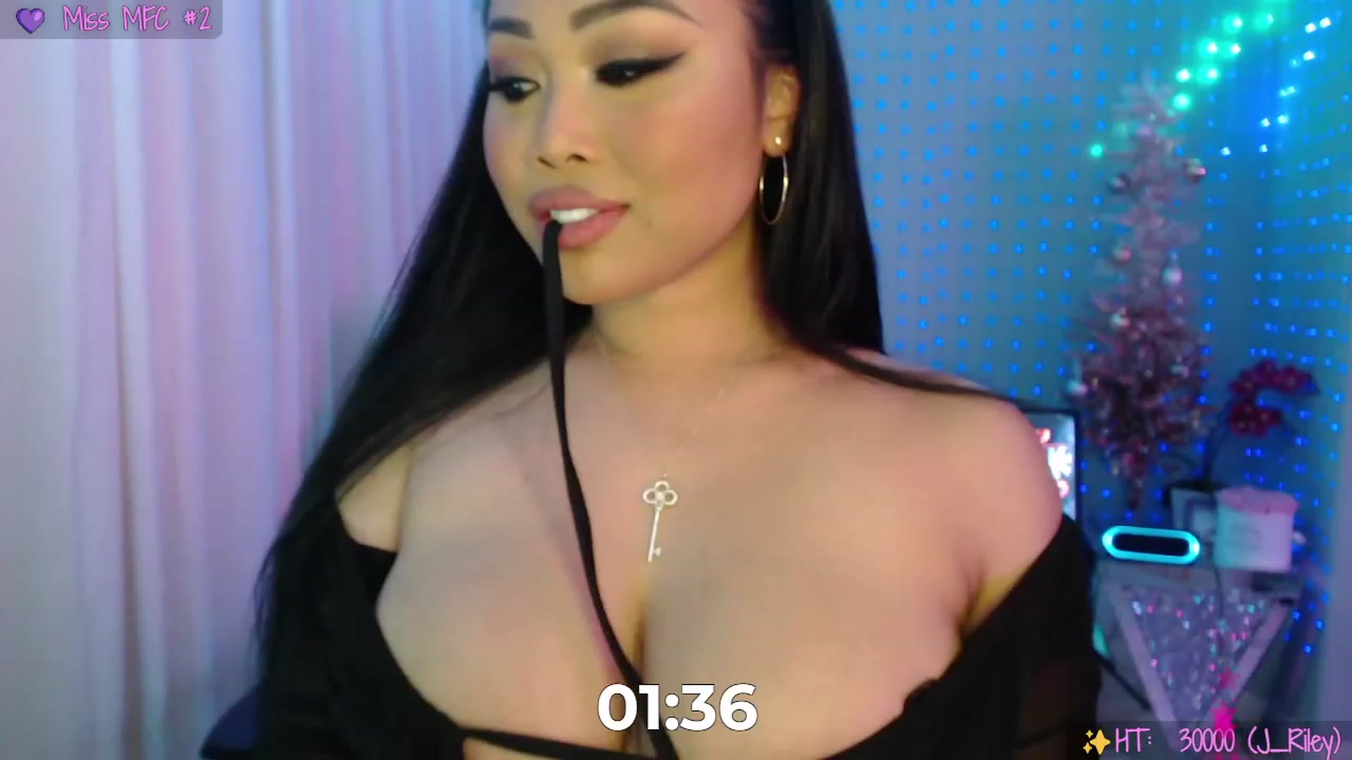 Gallery image thumbnail from SinCityVEE's myfreecams stream on, 12/23/2023, 07:10 image 10 of 20
