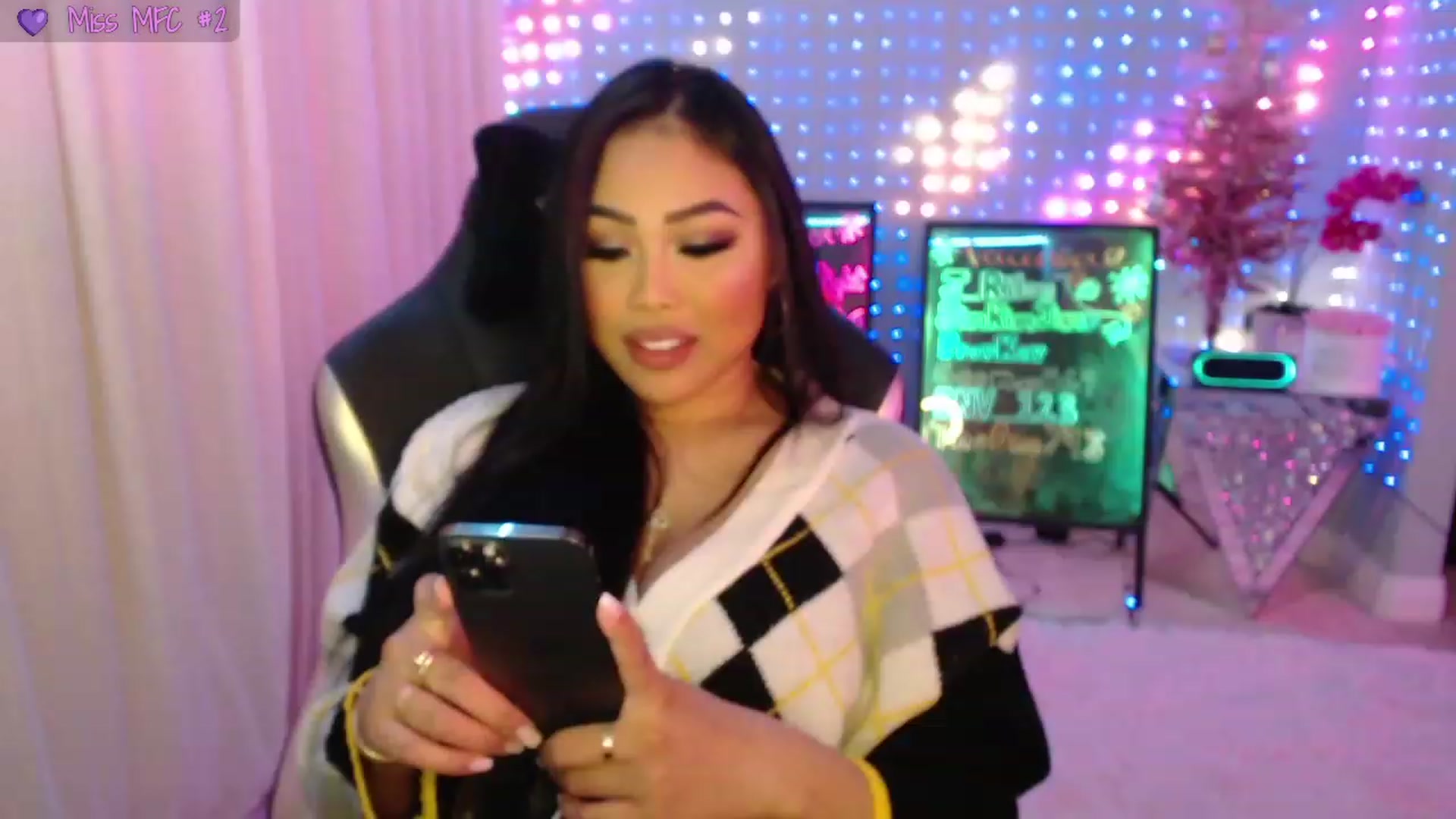 Gallery image thumbnail from SinCityVEE's myfreecams stream on, 12/25/2023, 08:21 image 12 of 20