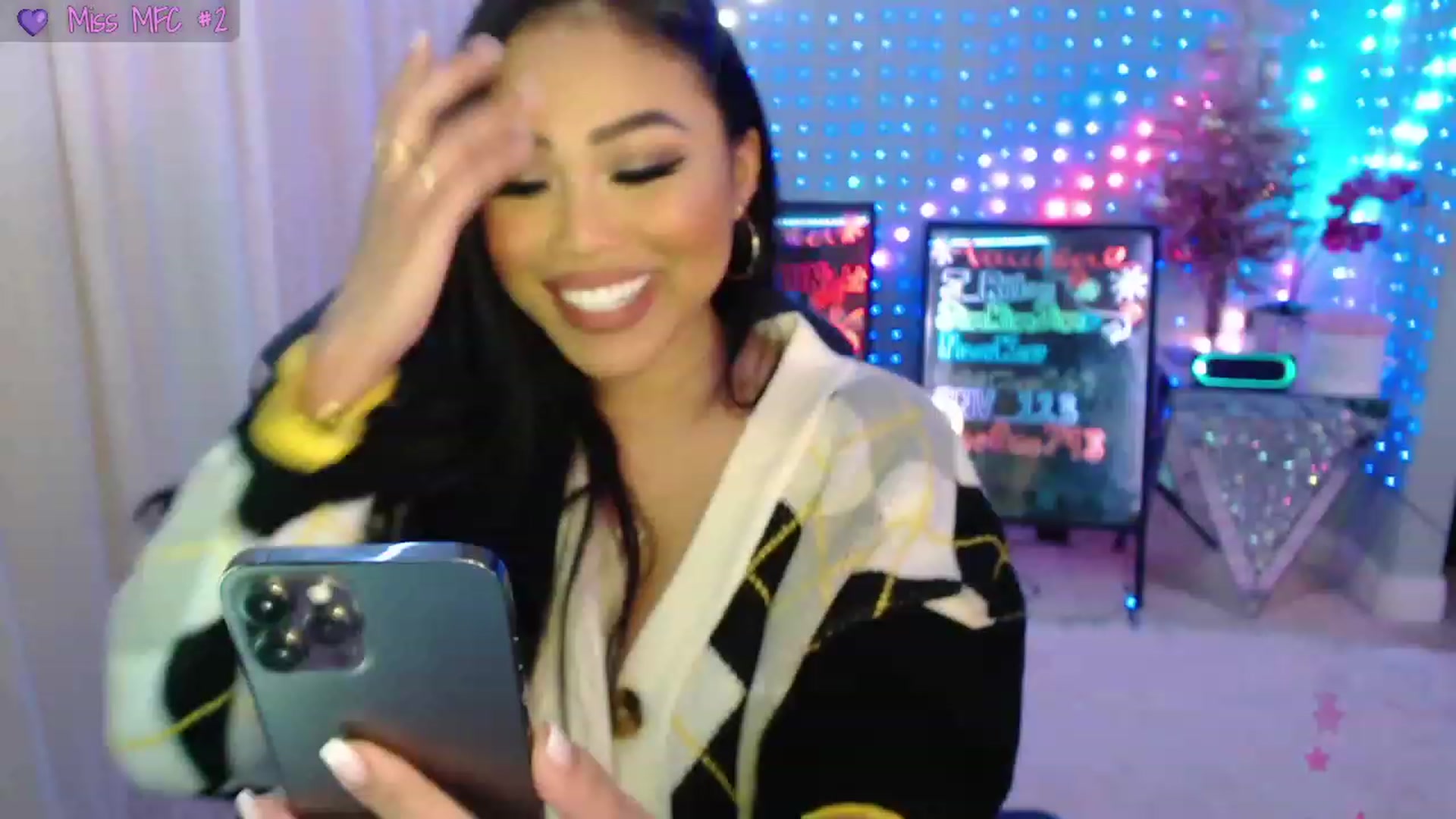Gallery image thumbnail from SinCityVEE's myfreecams stream on, 12/25/2023, 08:21 image 5 of 20