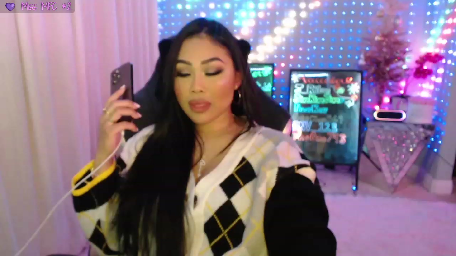 Gallery image thumbnail from SinCityVEE's myfreecams stream on, 12/25/2023, 08:21 image 10 of 20