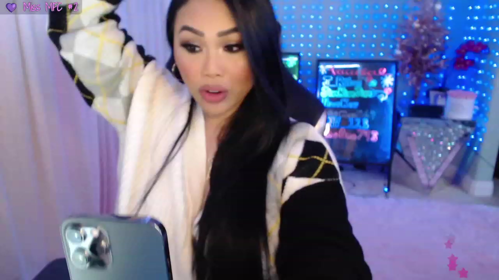 Gallery image thumbnail from SinCityVEE's myfreecams stream on, 12/25/2023, 08:21 image 17 of 20