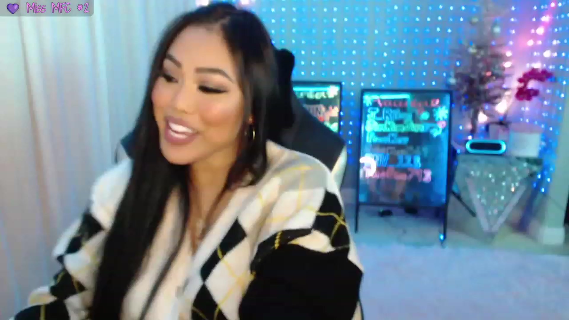 Gallery image thumbnail from SinCityVEE's myfreecams stream on, 12/25/2023, 08:21 image 13 of 20
