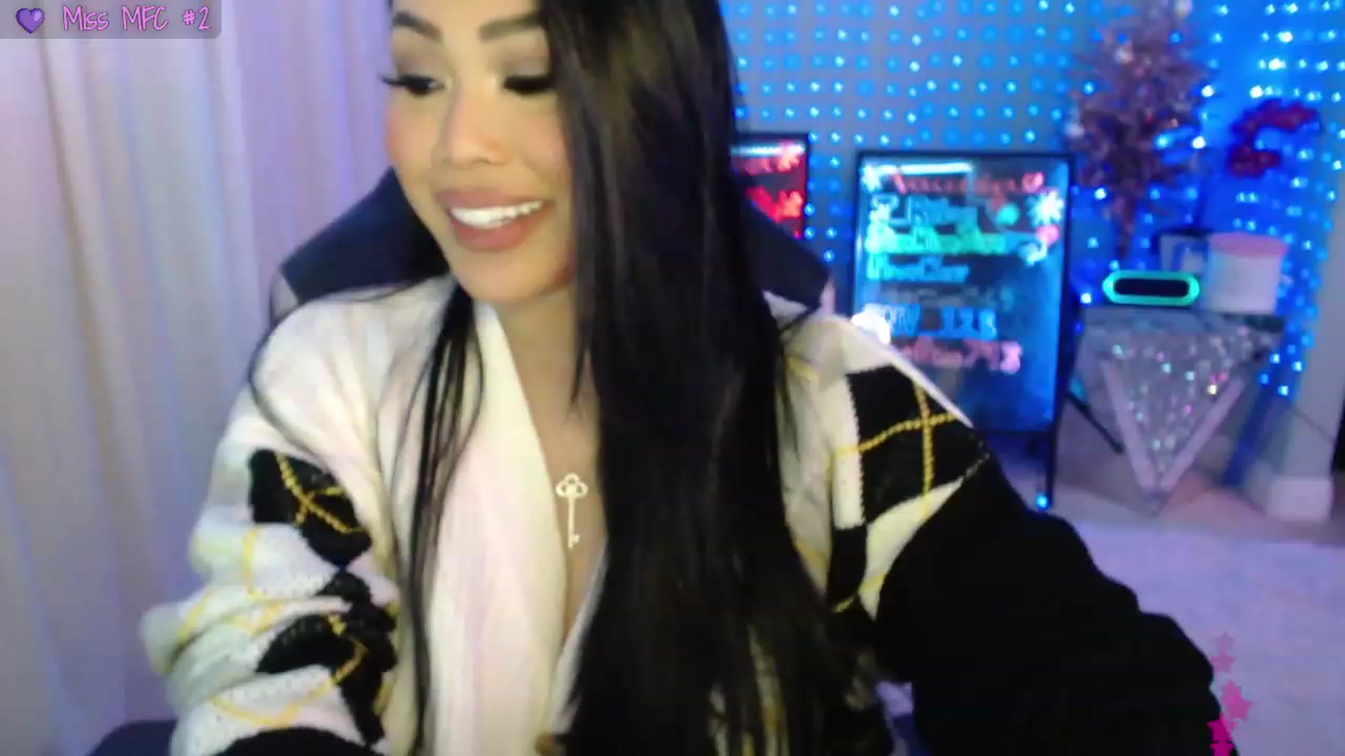 Gallery image thumbnail from SinCityVEE's myfreecams stream on, 12/25/2023, 08:21 image 16 of 20