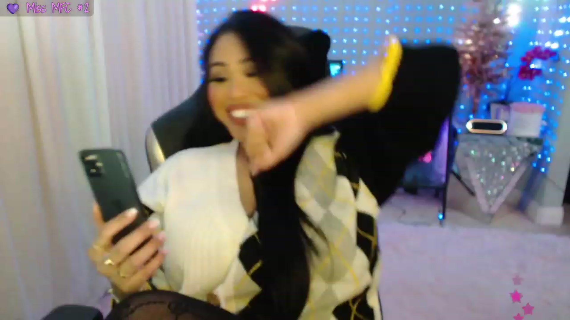 Gallery image thumbnail from SinCityVEE's myfreecams stream on, 12/25/2023, 08:21 image 18 of 20