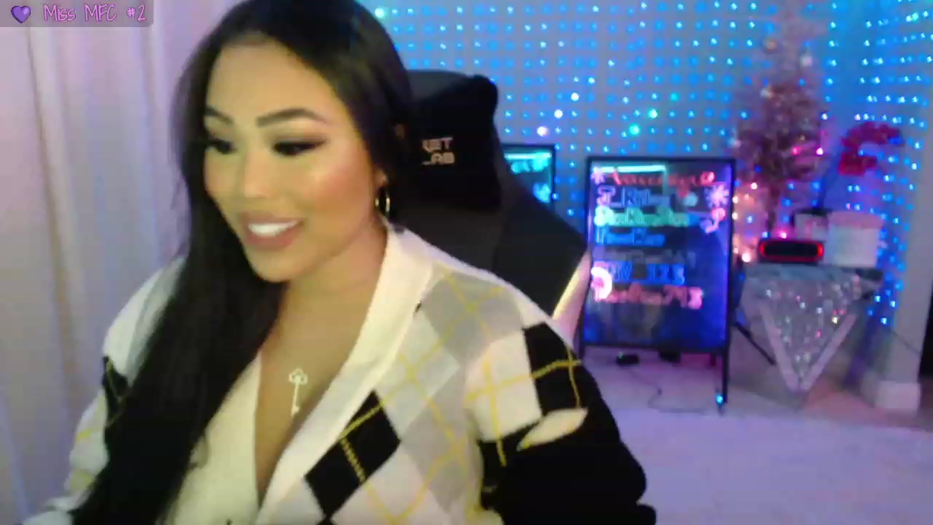 Gallery image thumbnail from SinCityVEE's myfreecams stream on, 12/25/2023, 08:21 image 3 of 20