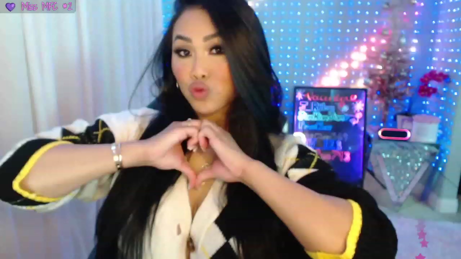 Gallery image thumbnail from SinCityVEE's myfreecams stream on, 12/25/2023, 08:41 image 11 of 20