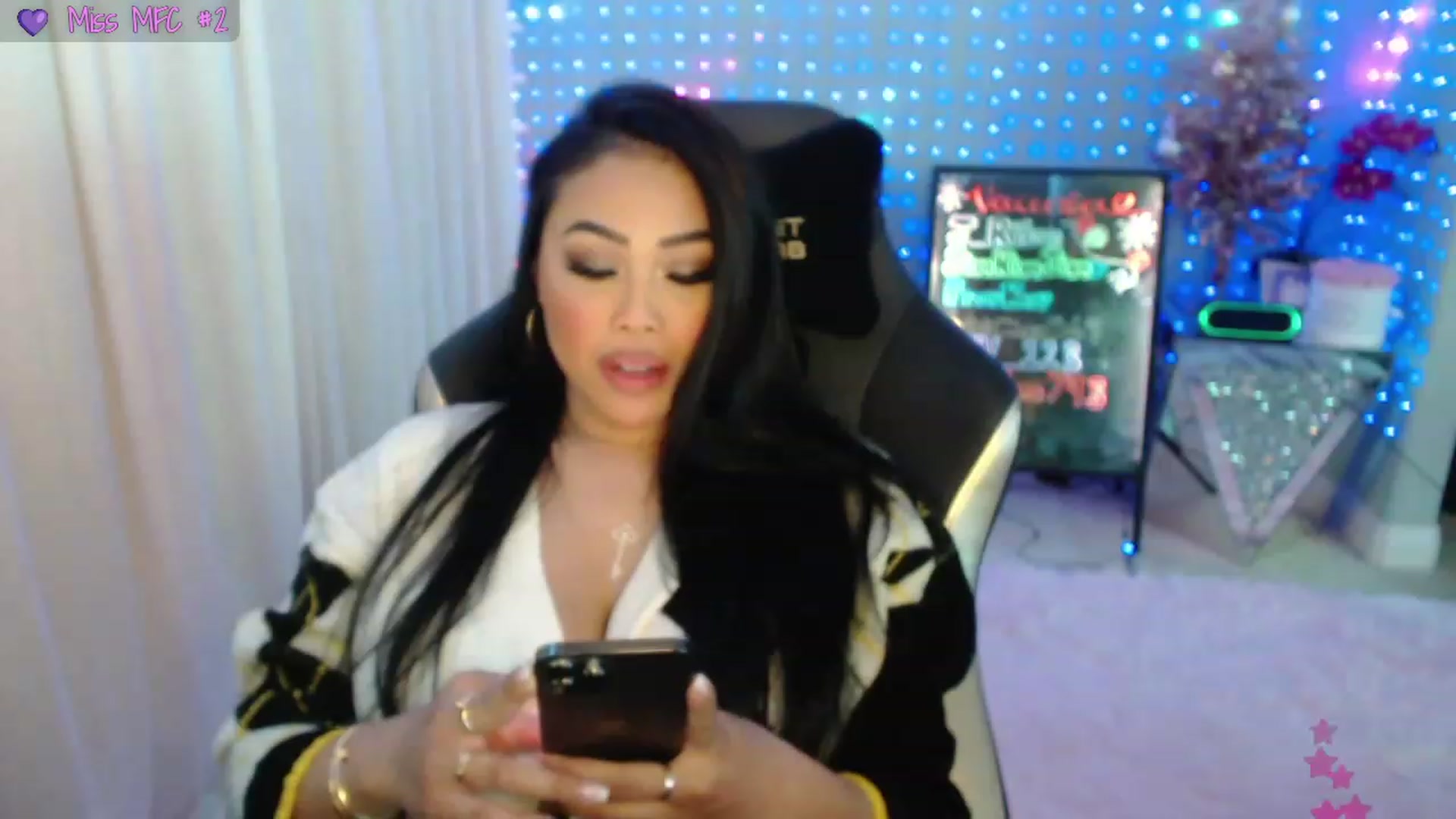 Gallery image thumbnail from SinCityVEE's myfreecams stream on, 12/25/2023, 08:41 image 17 of 20
