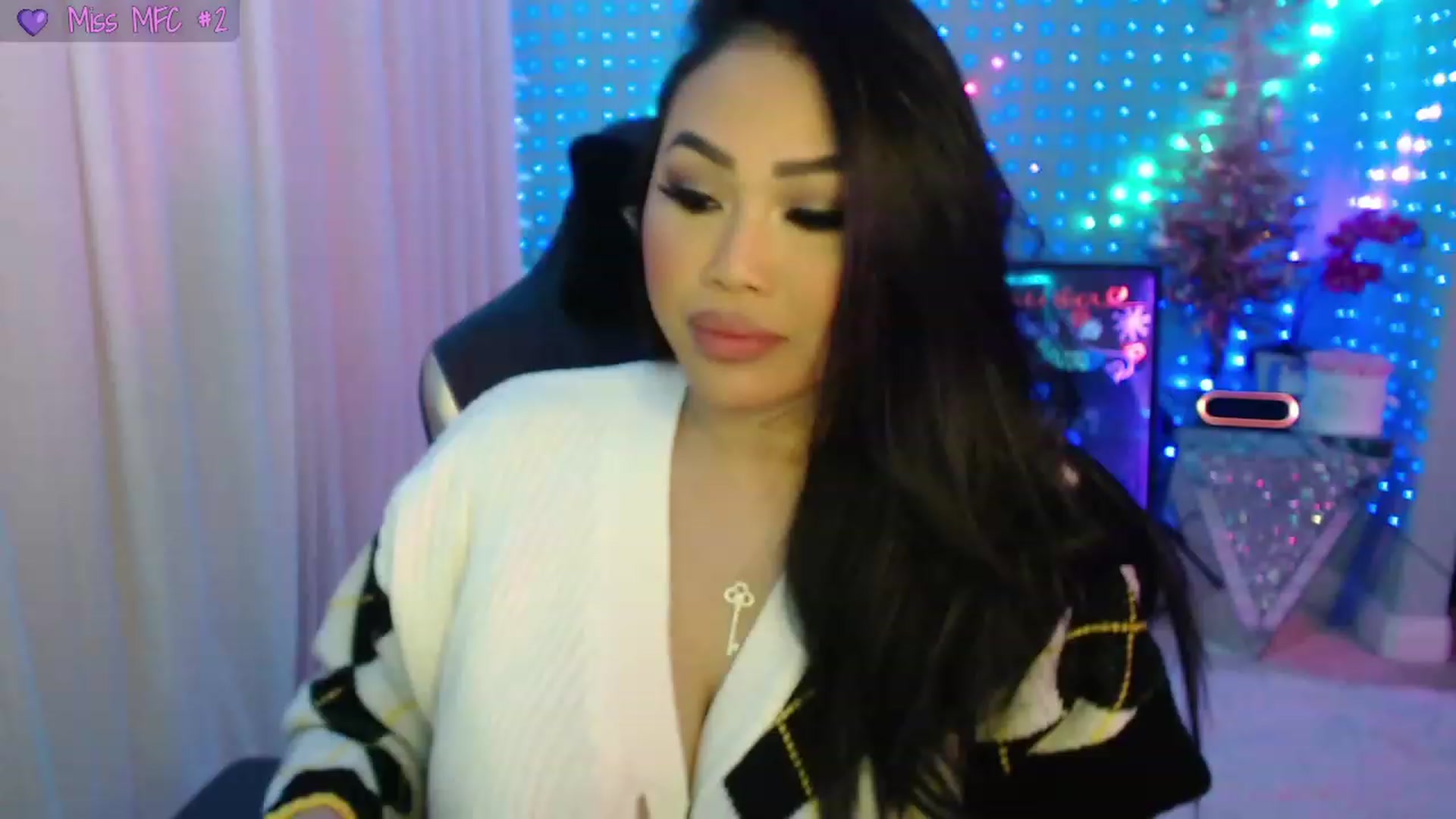 Gallery image thumbnail from SinCityVEE's myfreecams stream on, 12/25/2023, 08:41 image 4 of 20