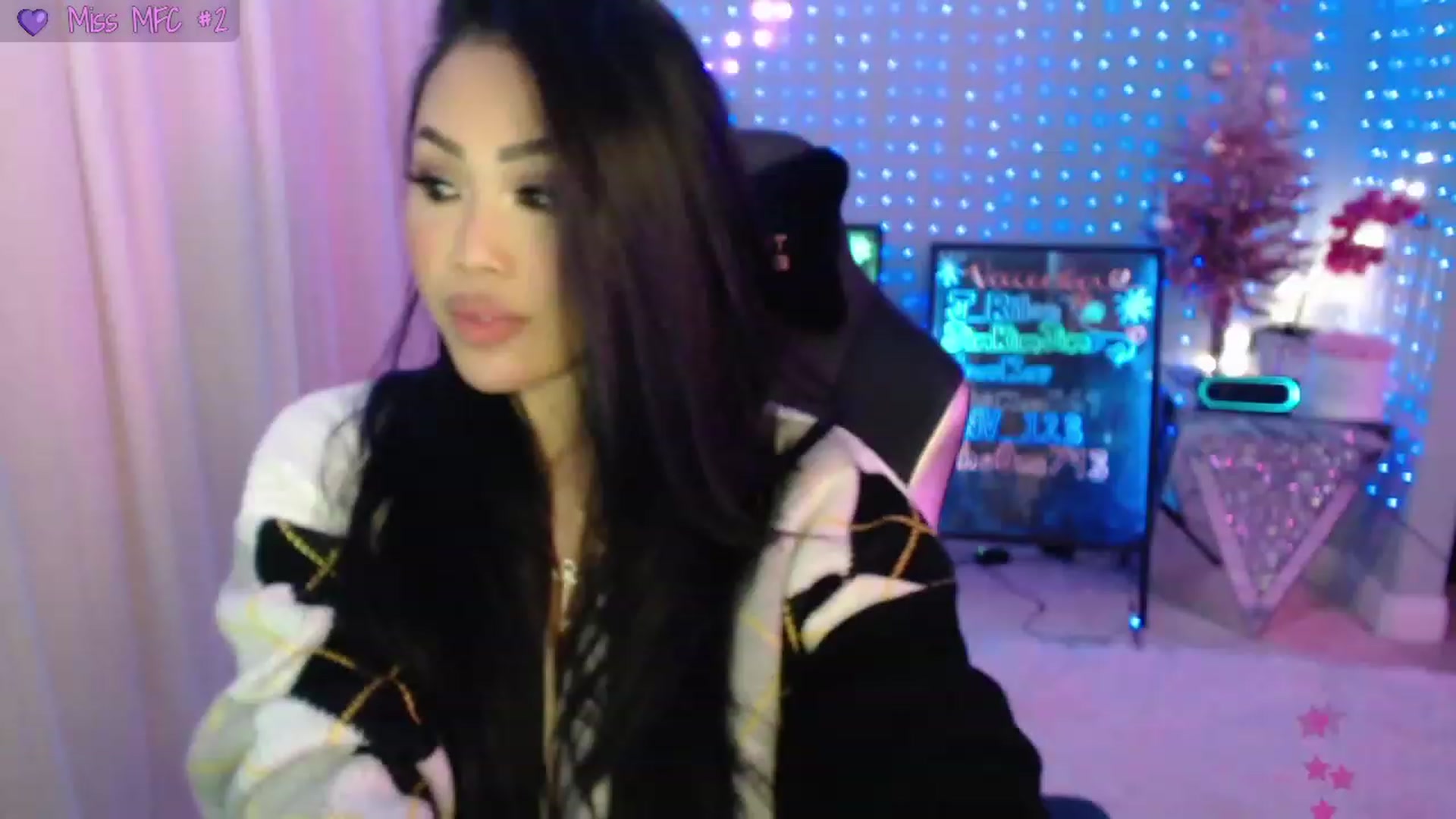 Gallery image thumbnail from SinCityVEE's myfreecams stream on, 12/25/2023, 08:41 image 12 of 20