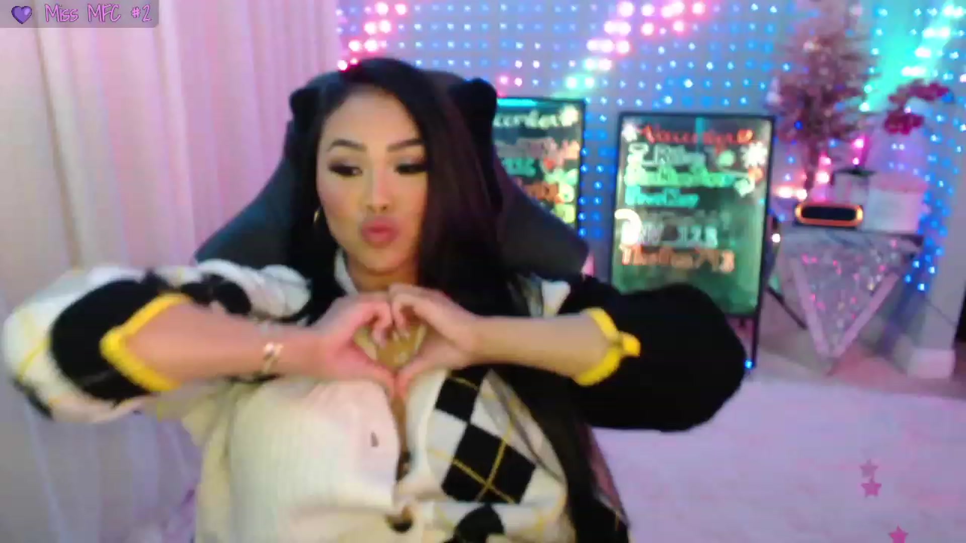 Gallery image thumbnail from SinCityVEE's myfreecams stream on, 12/25/2023, 08:41 image 16 of 20