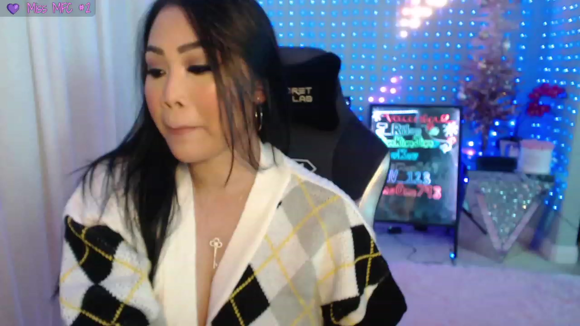 Gallery image thumbnail from SinCityVEE's myfreecams stream on, 12/25/2023, 08:41 image 3 of 20