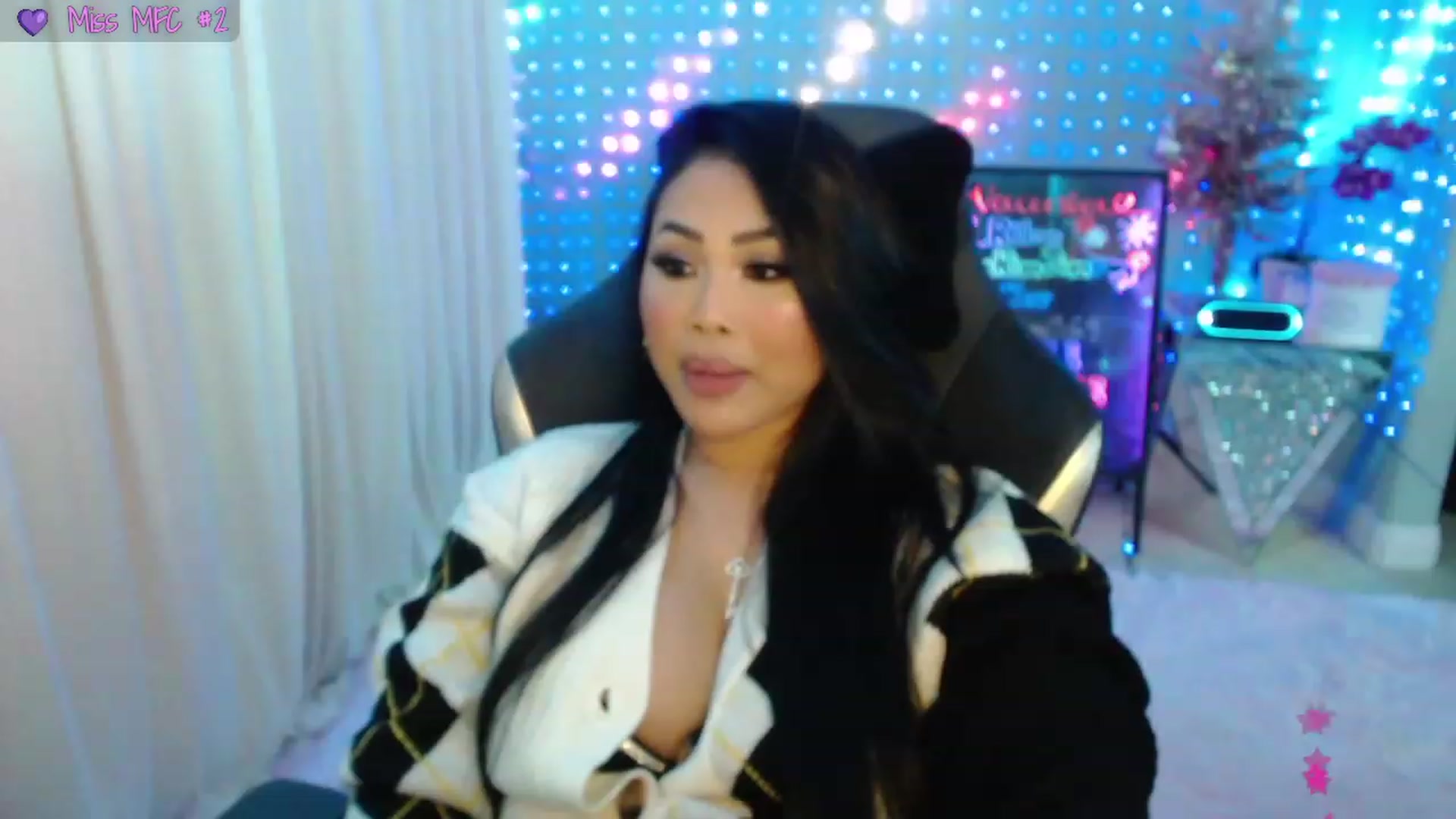 Gallery image thumbnail from SinCityVEE's myfreecams stream on, 12/25/2023, 08:41 image 19 of 20