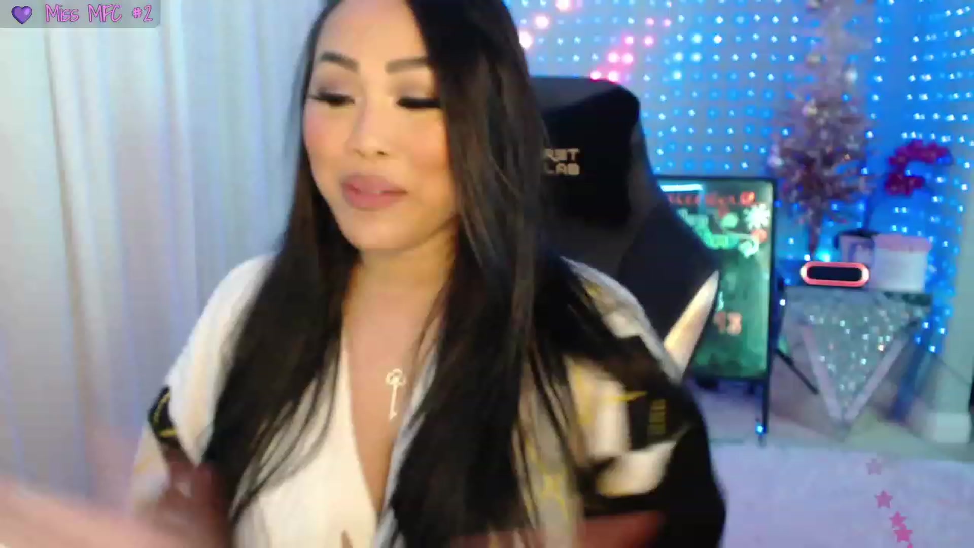 Gallery image thumbnail from SinCityVEE's myfreecams stream on, 12/25/2023, 08:41 image 5 of 20