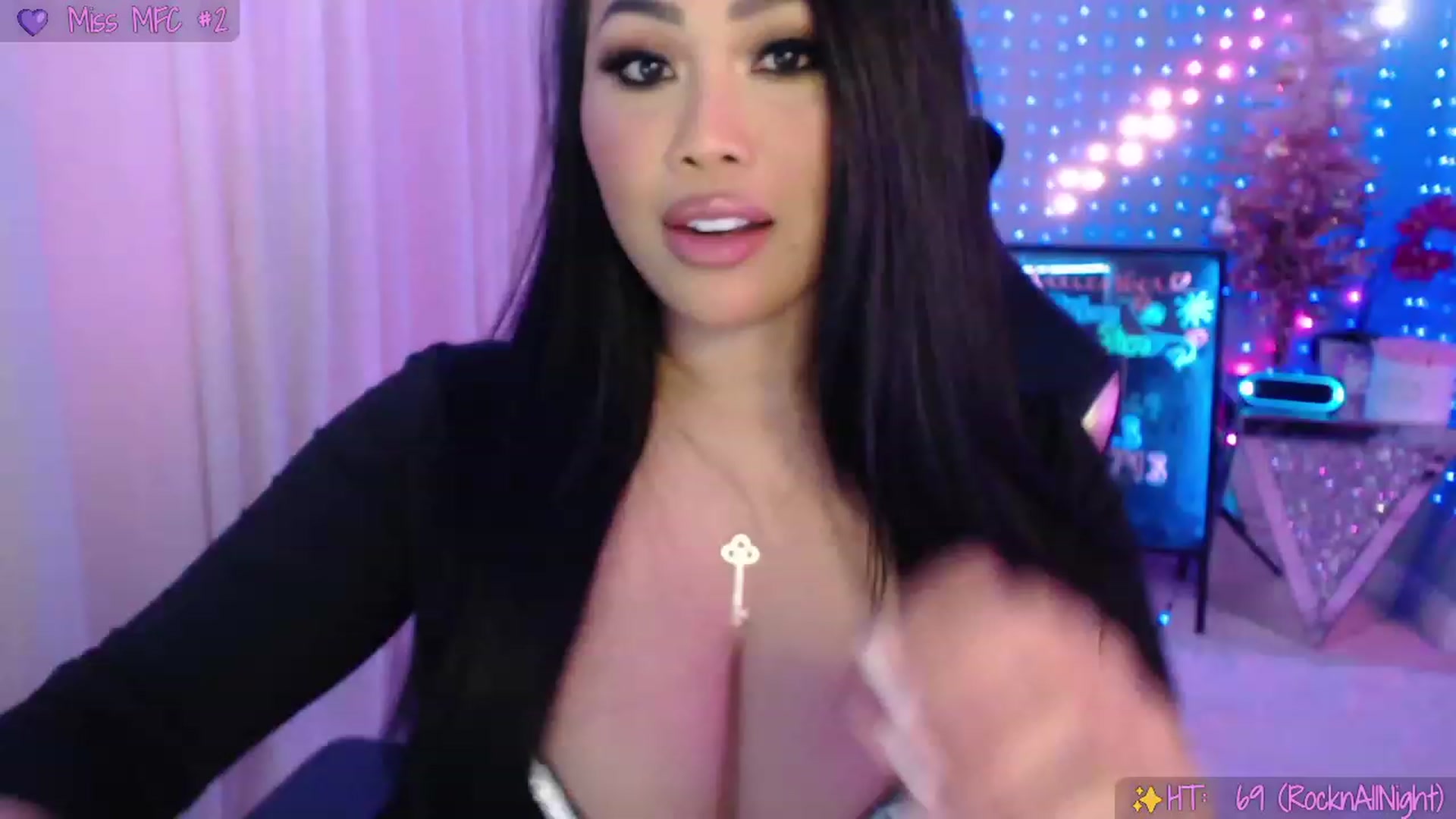 Gallery image thumbnail from SinCityVEE's myfreecams stream on, 12/28/2023, 09:45 image 3 of 20