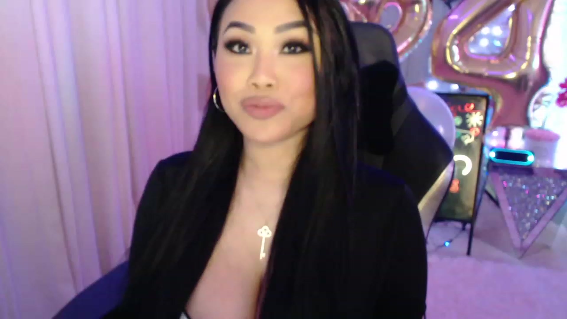 Gallery image thumbnail from SinCityVEE's myfreecams stream on, 01/02/2024, 07:47 image 8 of 20
