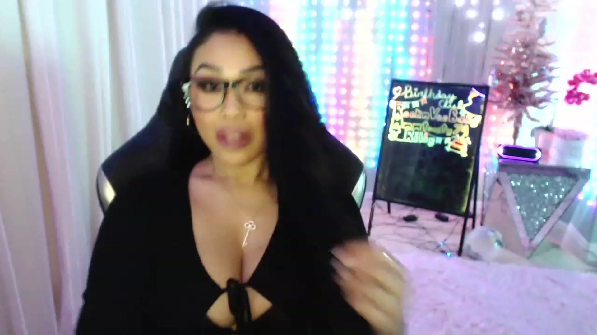 Gallery image thumbnail from SinCityVEE's myfreecams stream on, 01/03/2024, 08:12 image 6 of 20