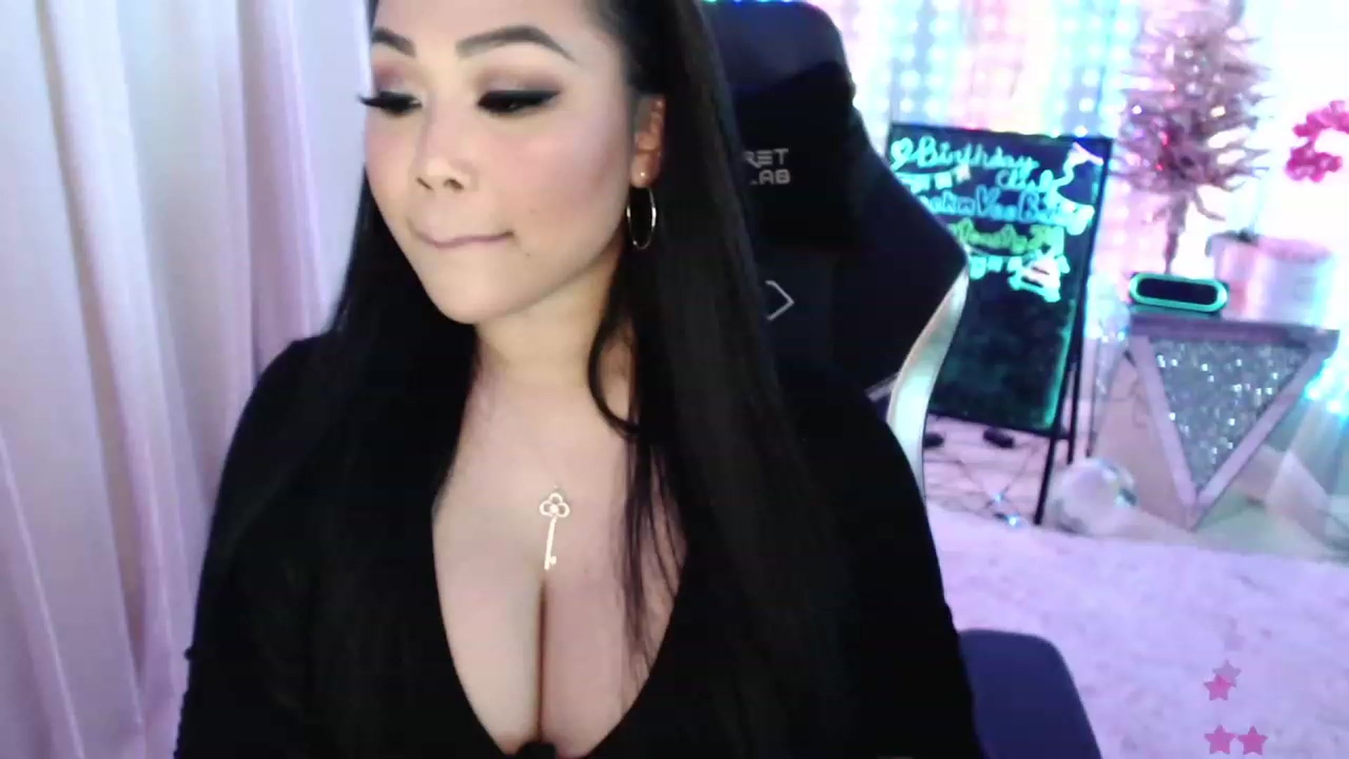 Gallery image thumbnail from SinCityVEE's myfreecams stream on, 01/03/2024, 08:12 image 14 of 20