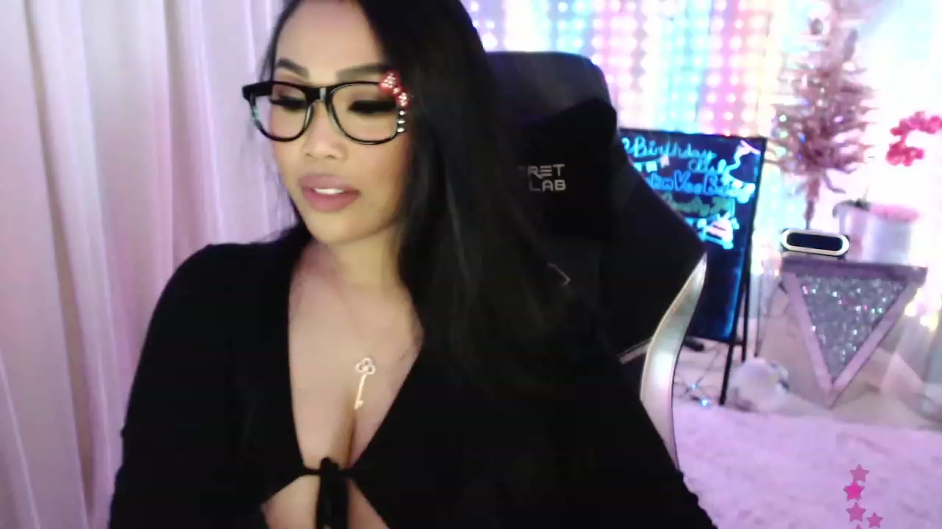 Gallery image thumbnail from SinCityVEE's myfreecams stream on, 01/03/2024, 08:12 image 19 of 20