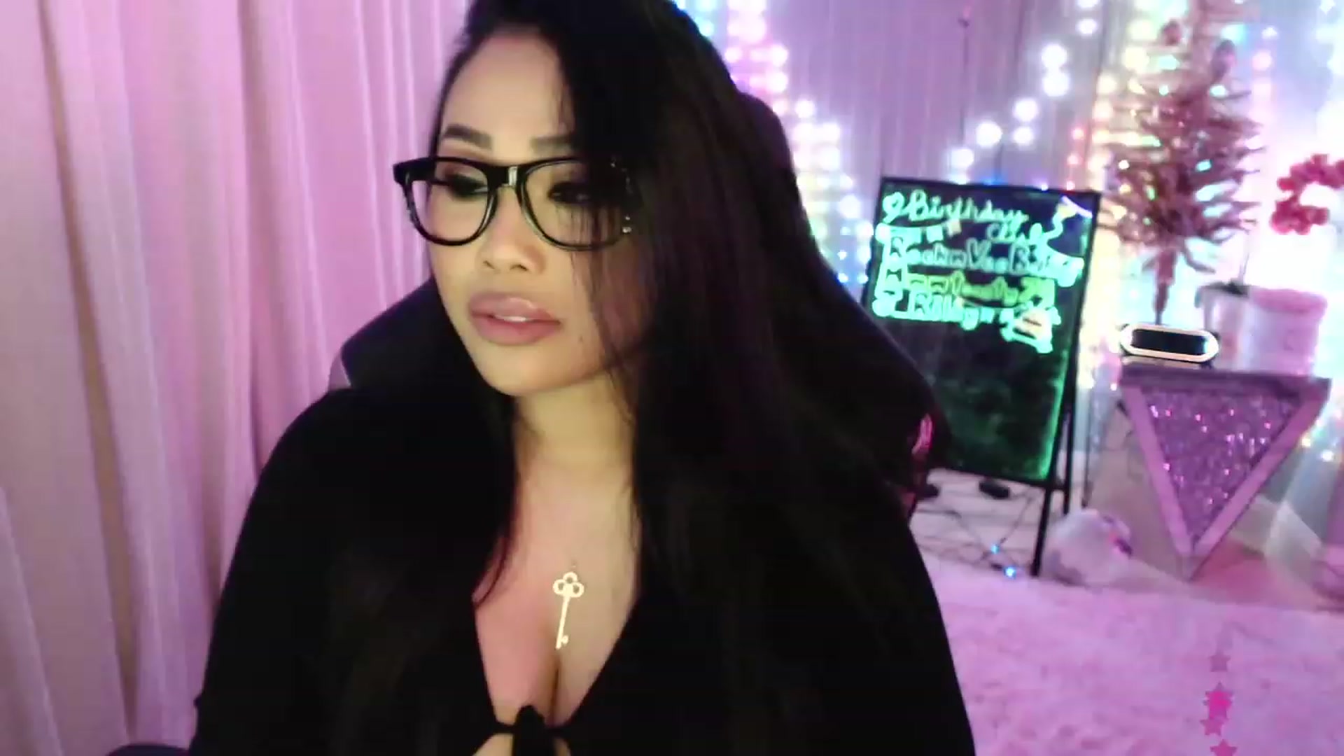 Gallery image thumbnail from SinCityVEE's myfreecams stream on, 01/03/2024, 08:12 image 12 of 20