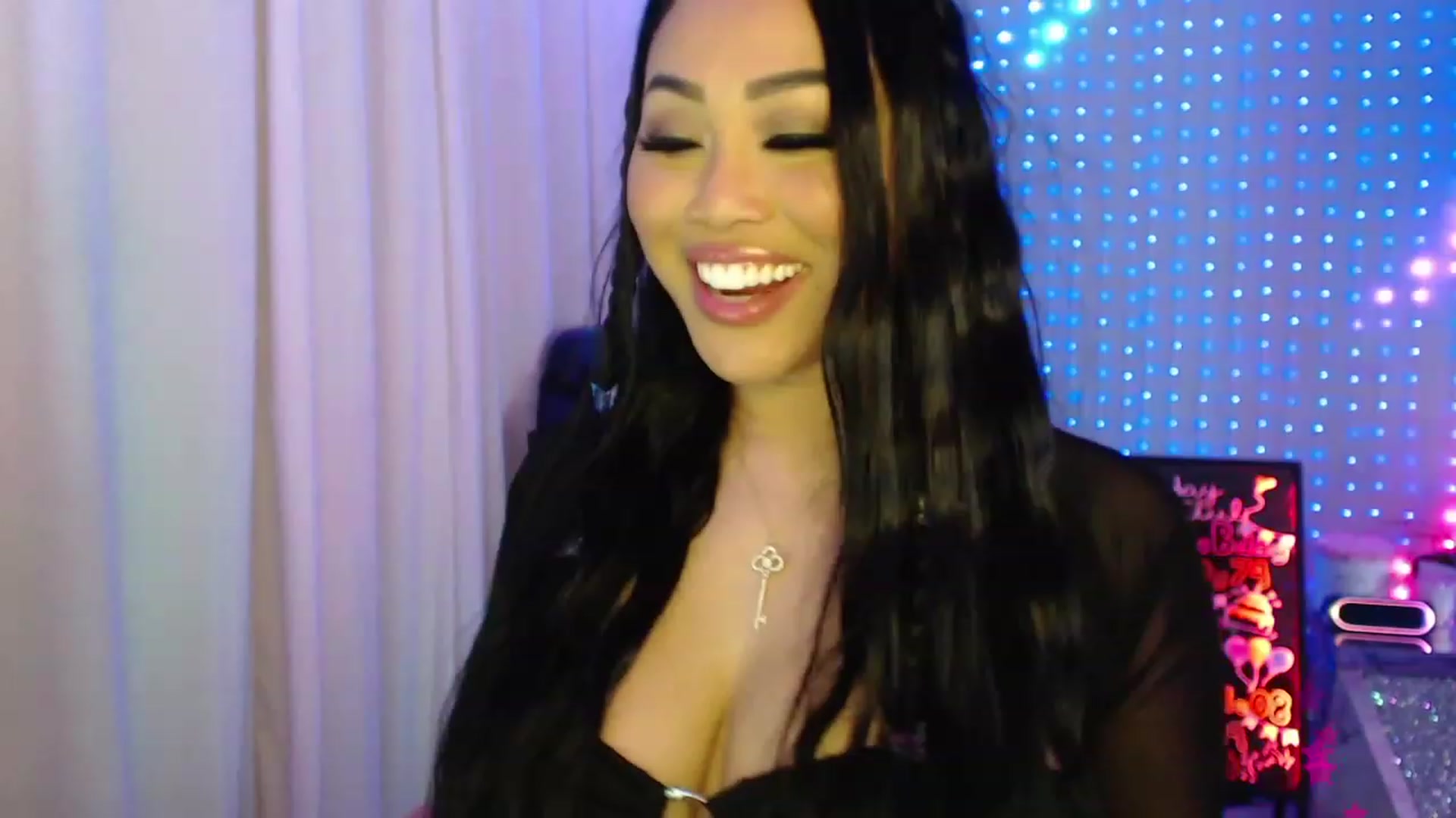 Gallery image thumbnail from SinCityVEE's myfreecams stream on, 01/09/2024, 09:01 image 7 of 20