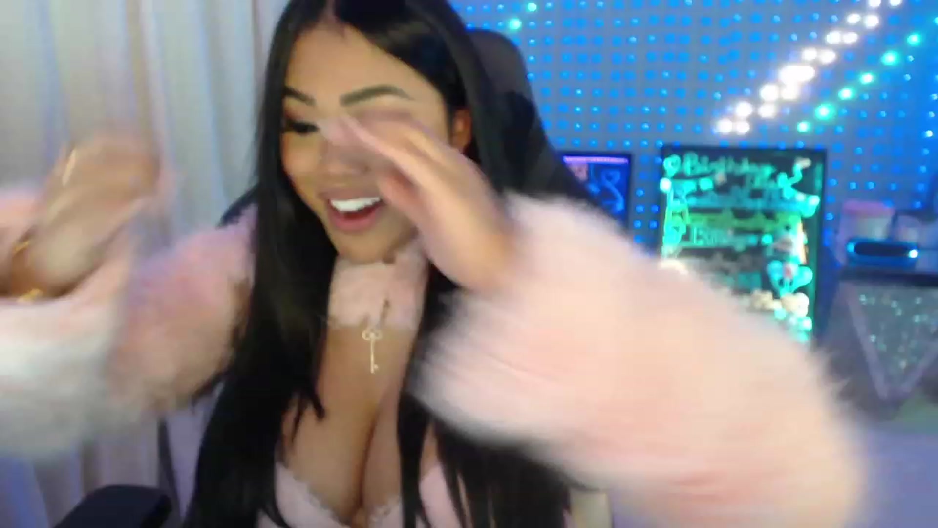Gallery image thumbnail from SinCityVEE's myfreecams stream on, 01/12/2024, 07:00 image 9 of 20