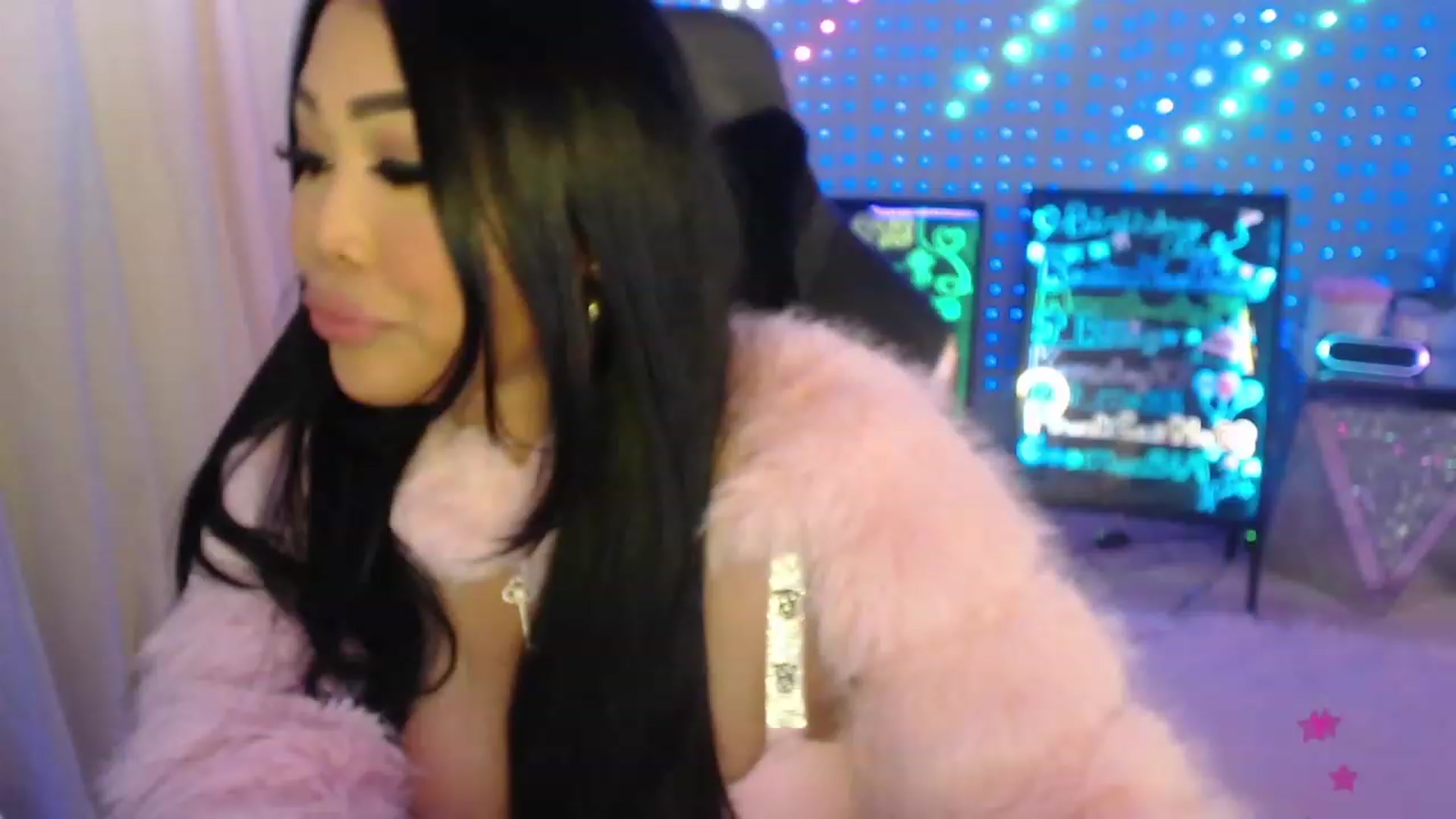 Gallery image thumbnail from SinCityVEE's myfreecams stream on, 01/12/2024, 07:00 image 6 of 20