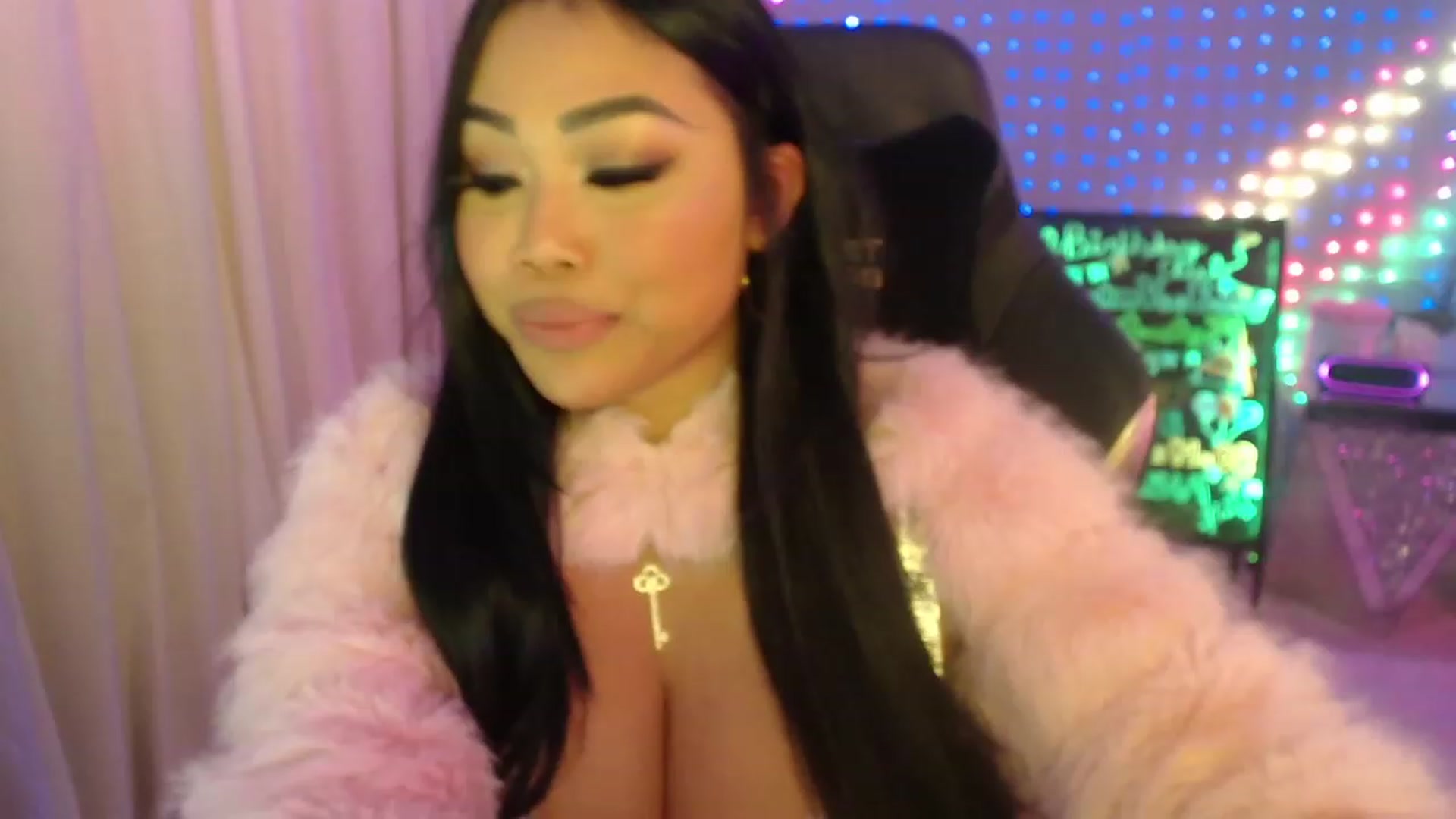 Gallery image thumbnail from SinCityVEE's myfreecams stream on, 01/12/2024, 07:00 image 17 of 20