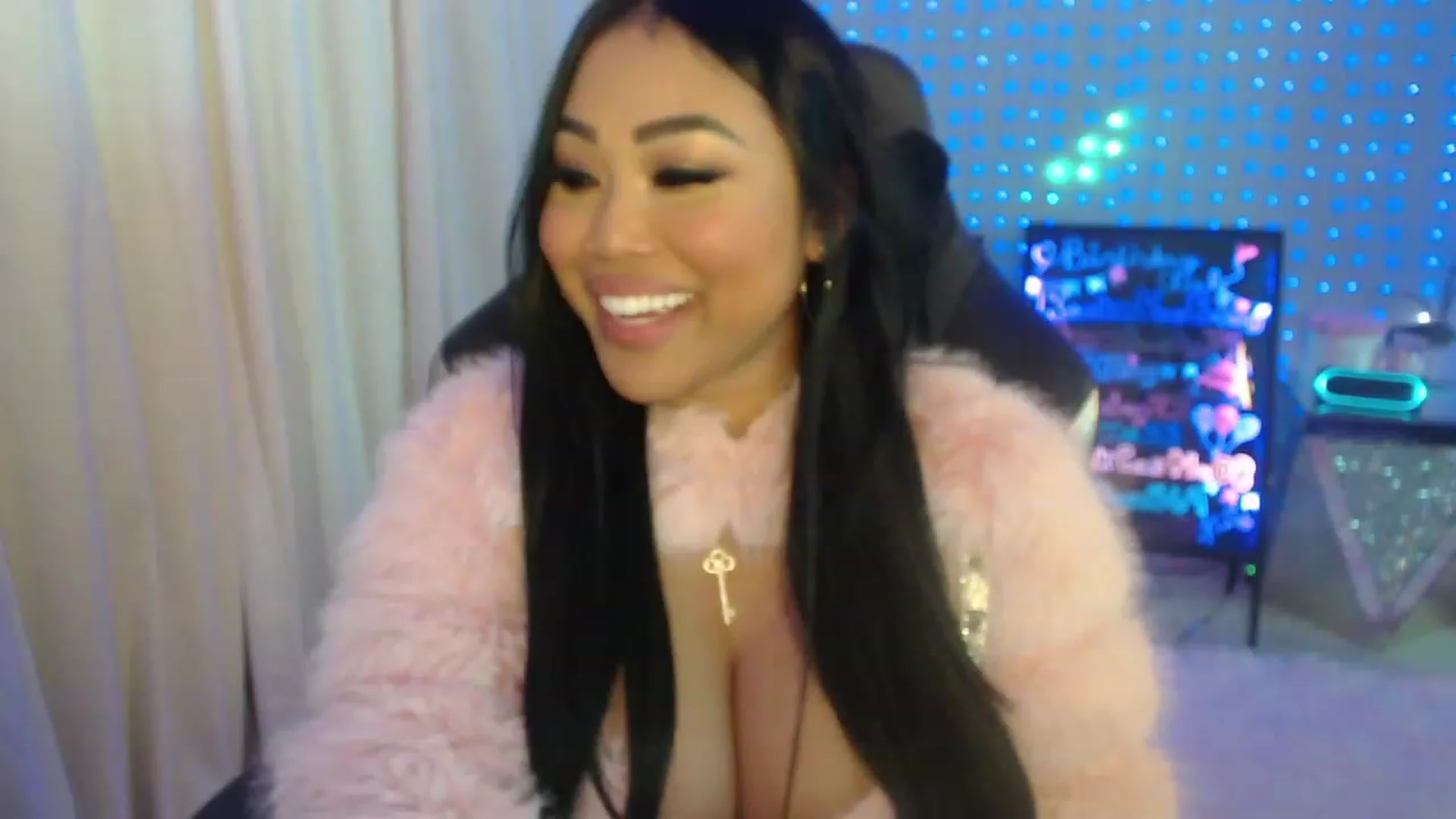 Gallery image thumbnail from SinCityVEE's myfreecams stream on, 01/12/2024, 07:00 image 16 of 20