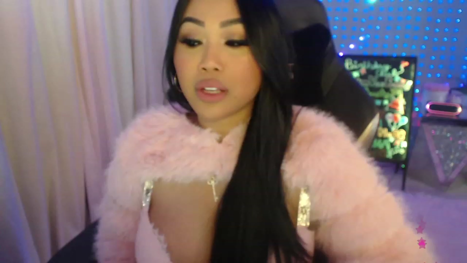 Gallery image thumbnail from SinCityVEE's myfreecams stream on, 01/12/2024, 07:00 image 20 of 20