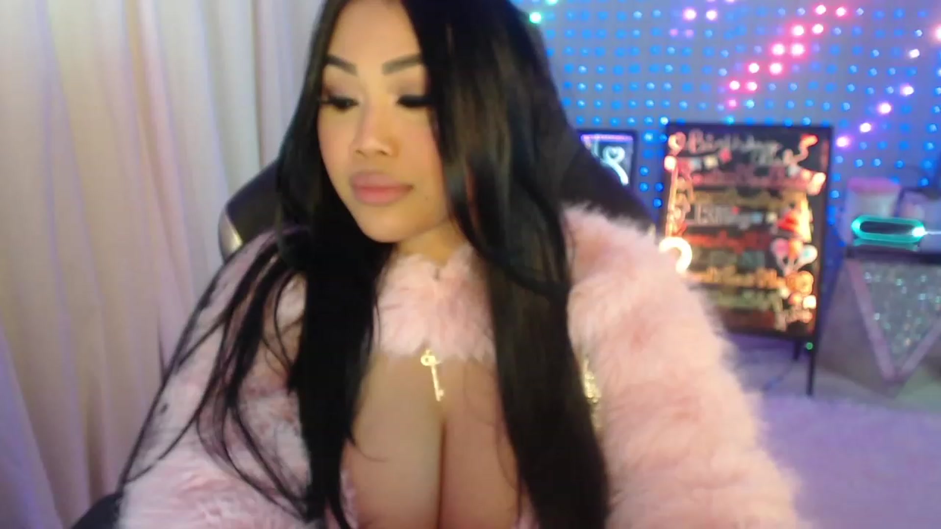 Gallery image thumbnail from SinCityVEE's myfreecams stream on, 01/12/2024, 07:00 image 2 of 20