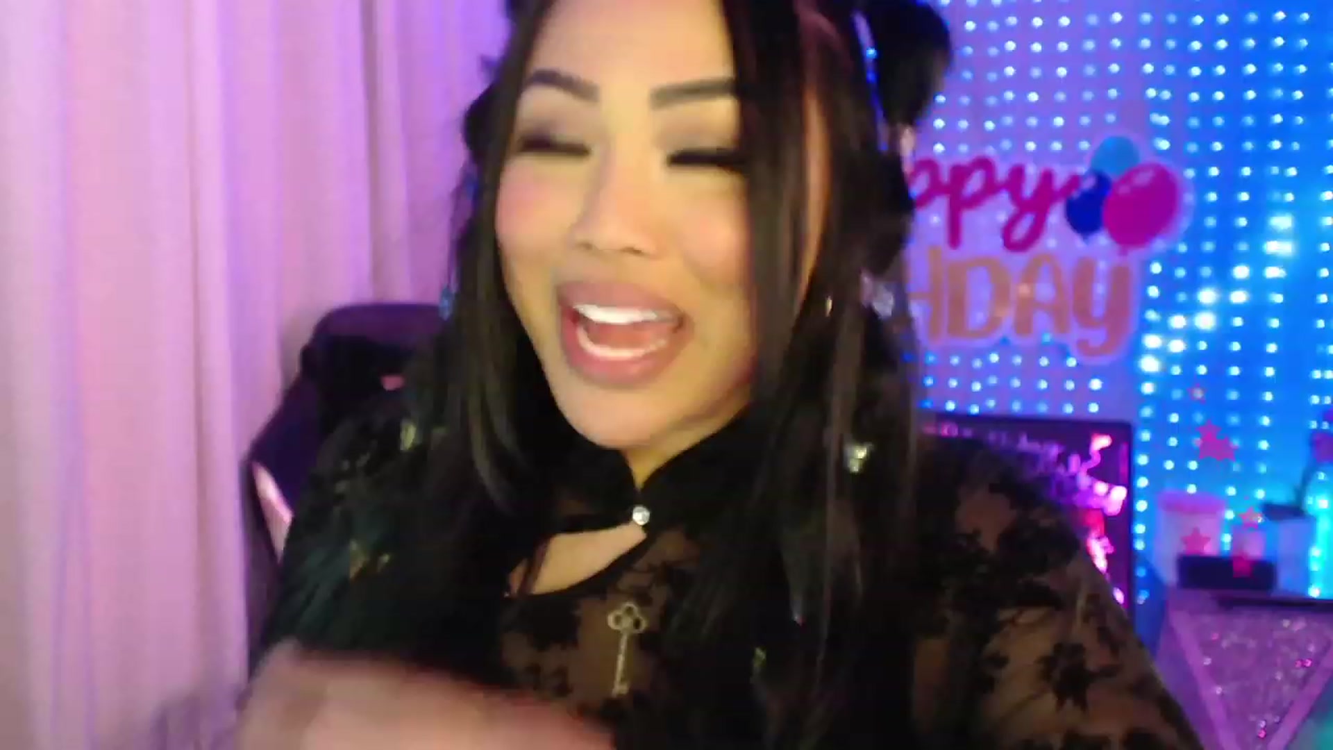 Gallery image thumbnail from SinCityVEE's myfreecams stream on, 01/14/2024, 08:03 image 13 of 20