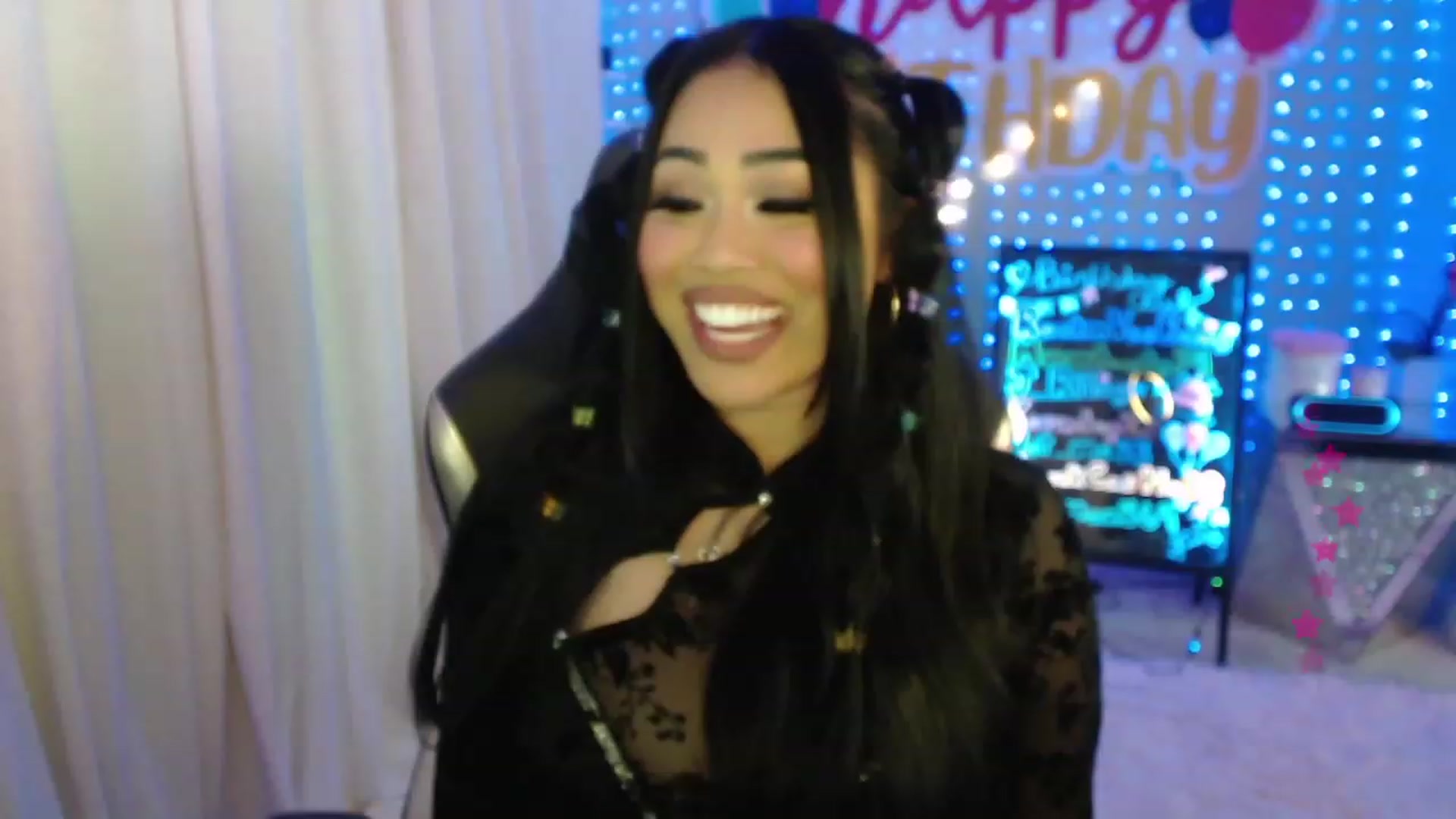 Gallery image thumbnail from SinCityVEE's myfreecams stream on, 01/14/2024, 08:03 image 4 of 20