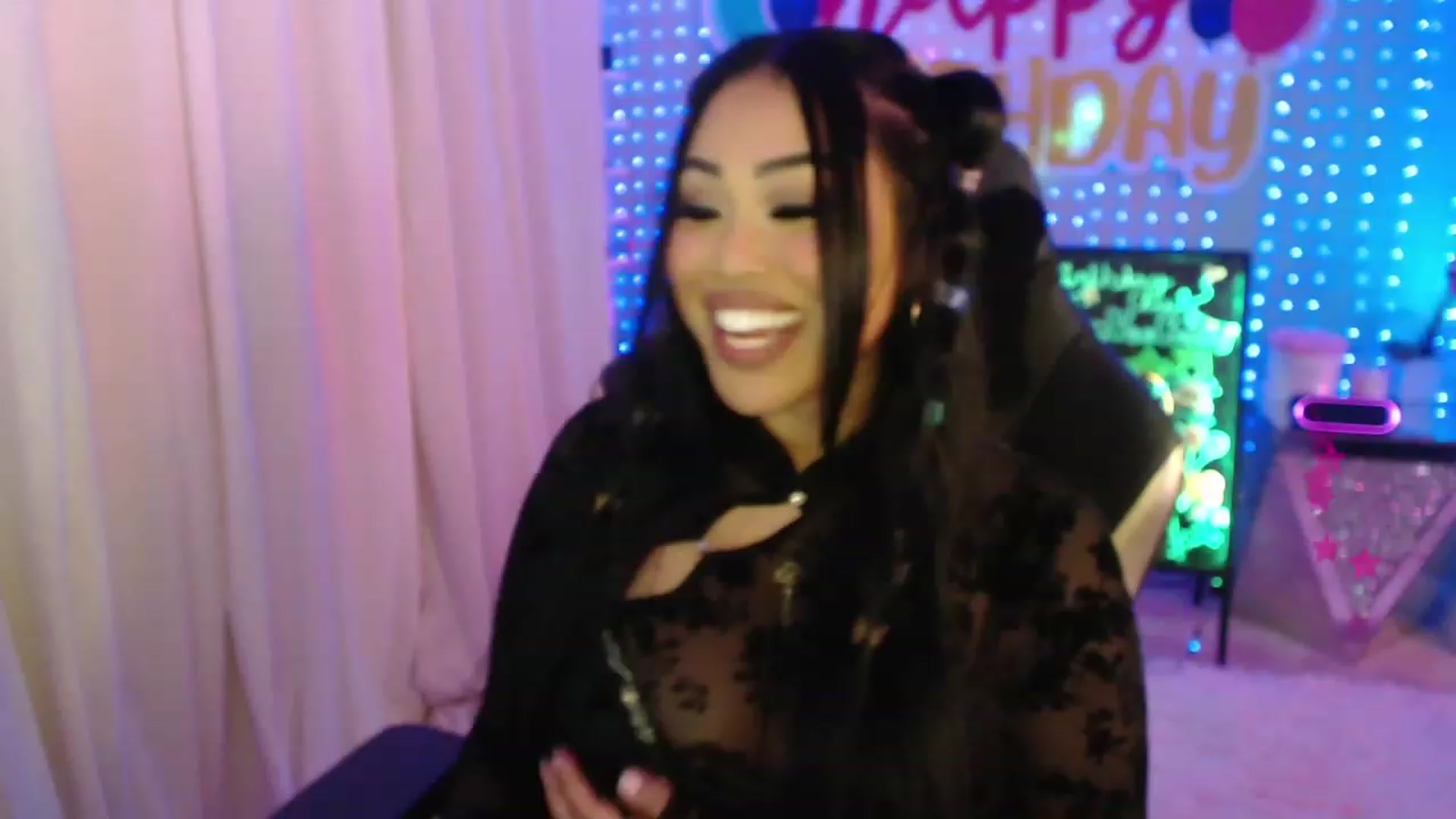Gallery image thumbnail from SinCityVEE's myfreecams stream on, 01/14/2024, 08:03 image 7 of 20