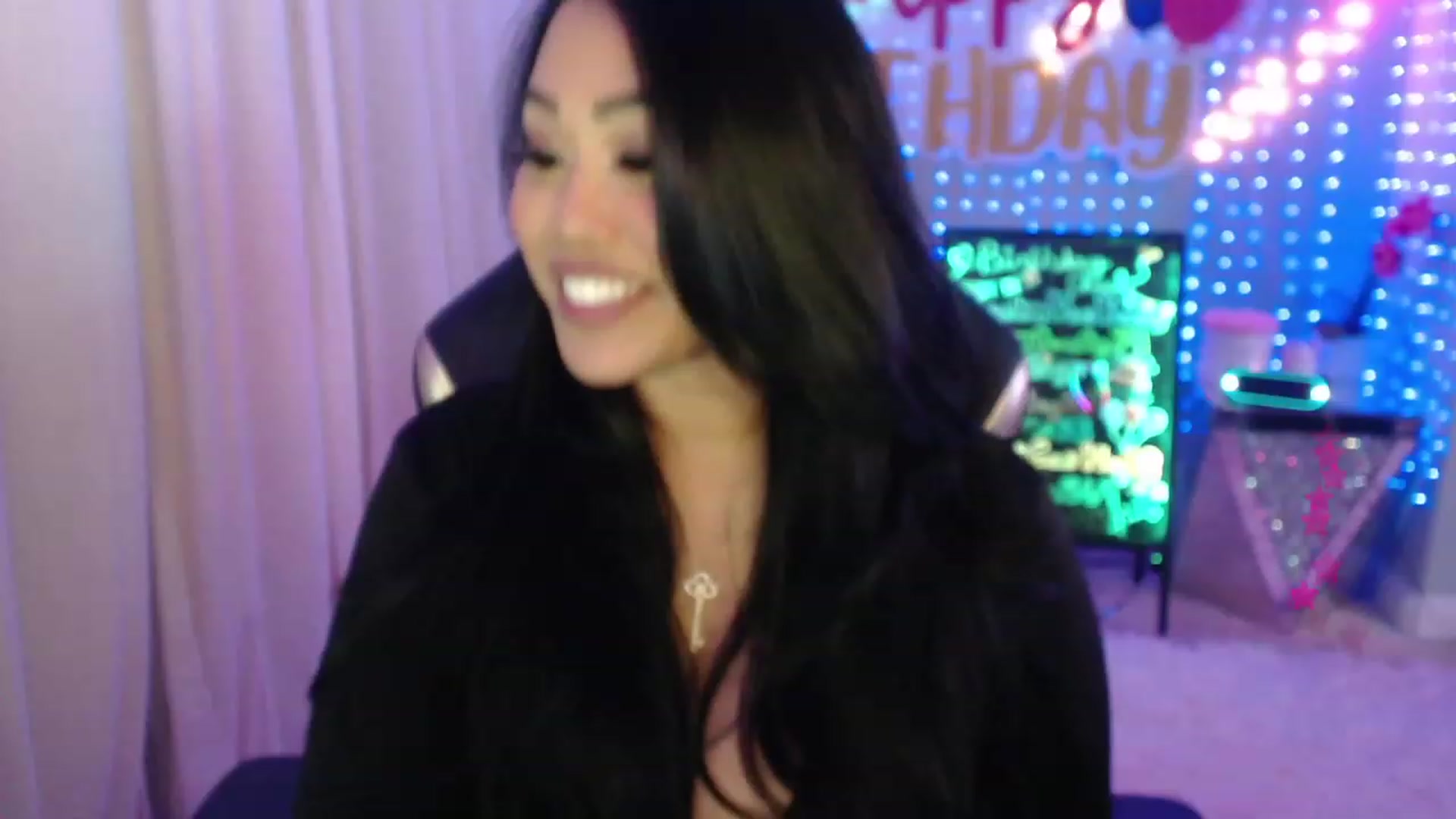 Gallery image thumbnail from SinCityVEE's myfreecams stream on, 01/15/2024, 06:42 image 14 of 20