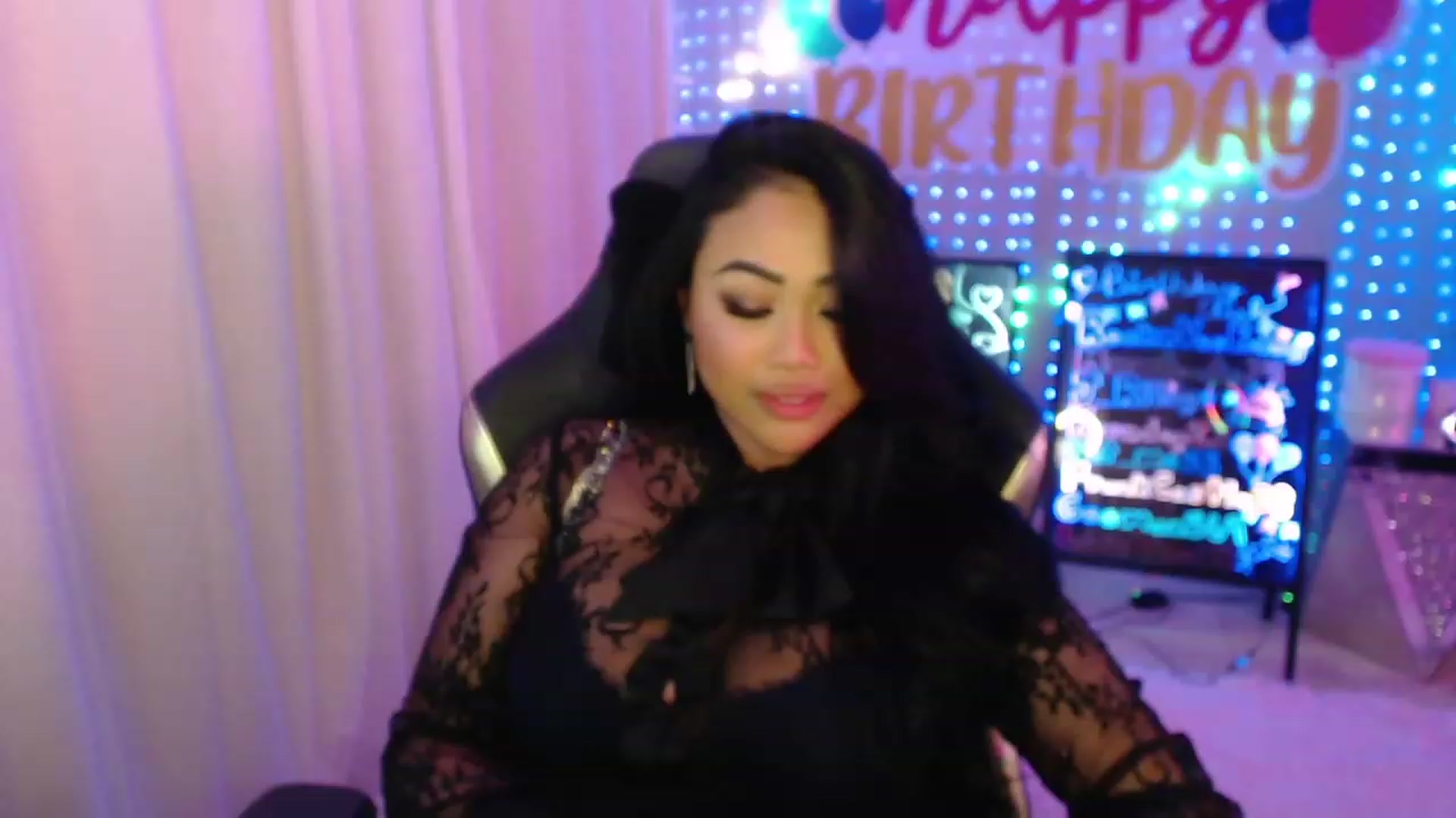 Gallery image thumbnail from SinCityVEE's myfreecams stream on, 01/21/2024, 03:47 image 11 of 20