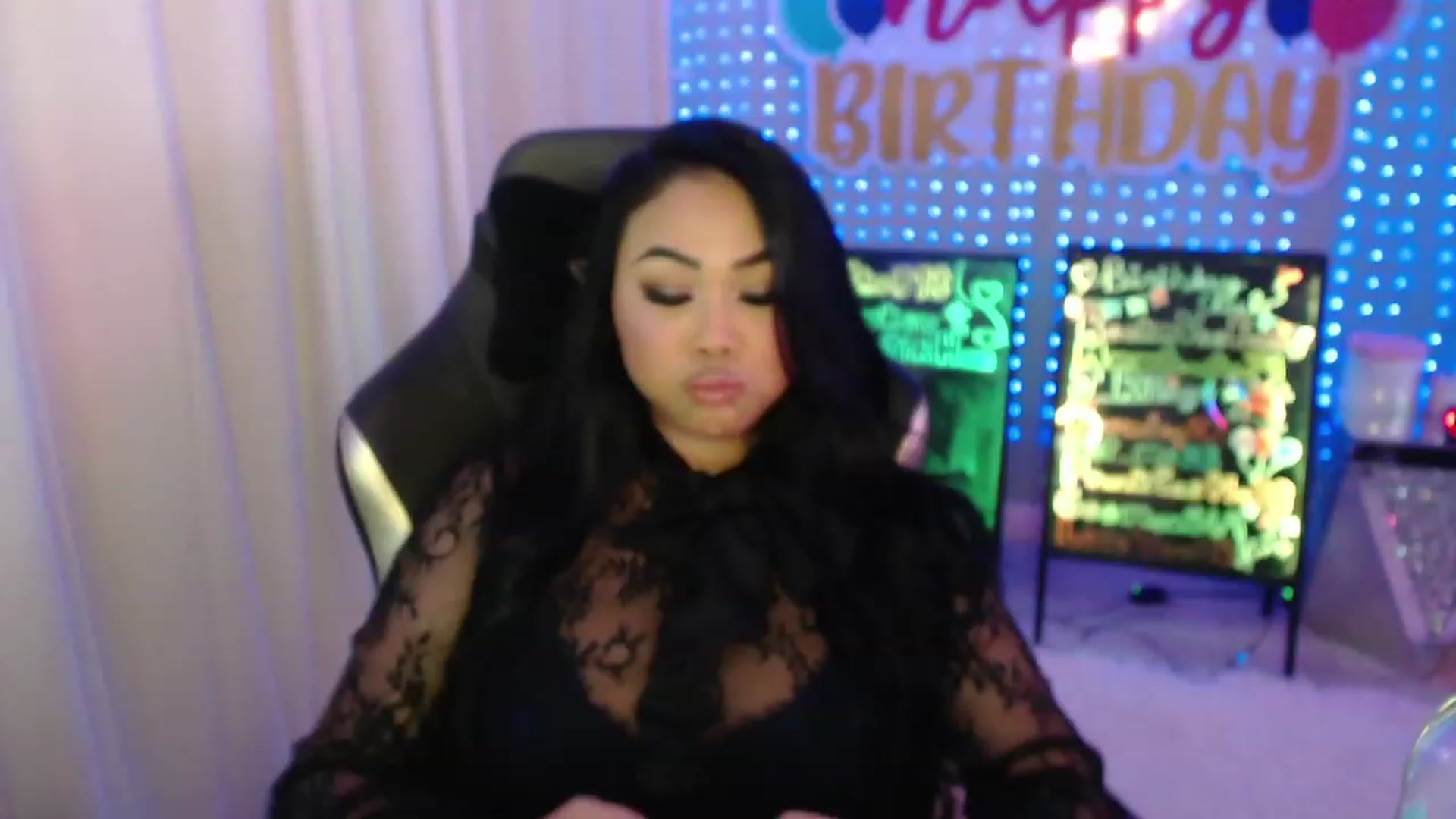 Gallery image thumbnail from SinCityVEE's myfreecams stream on, 01/21/2024, 03:47 image 12 of 20